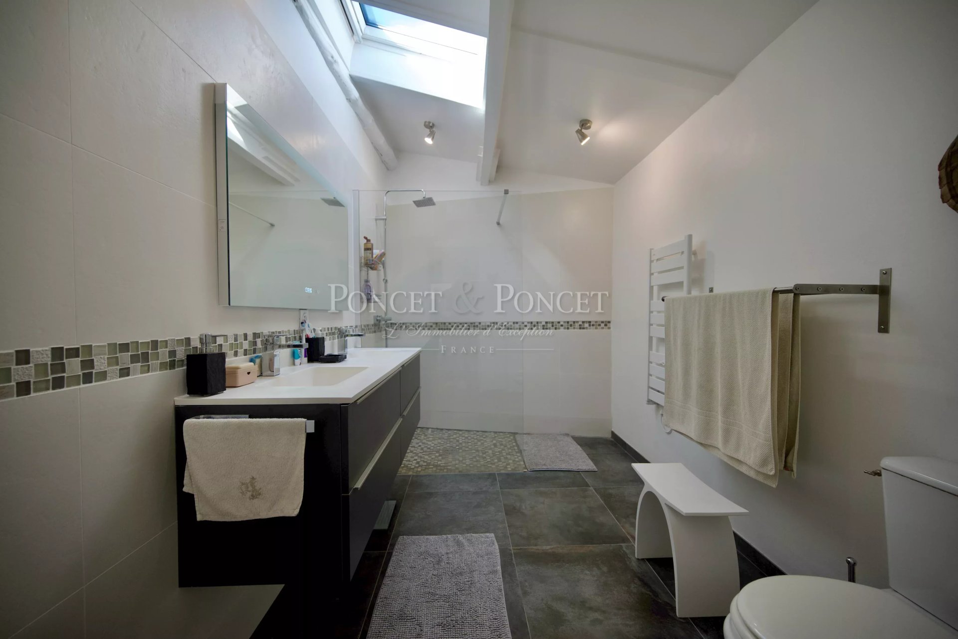 10 Bedroom Villa/Townhouse's Image 22