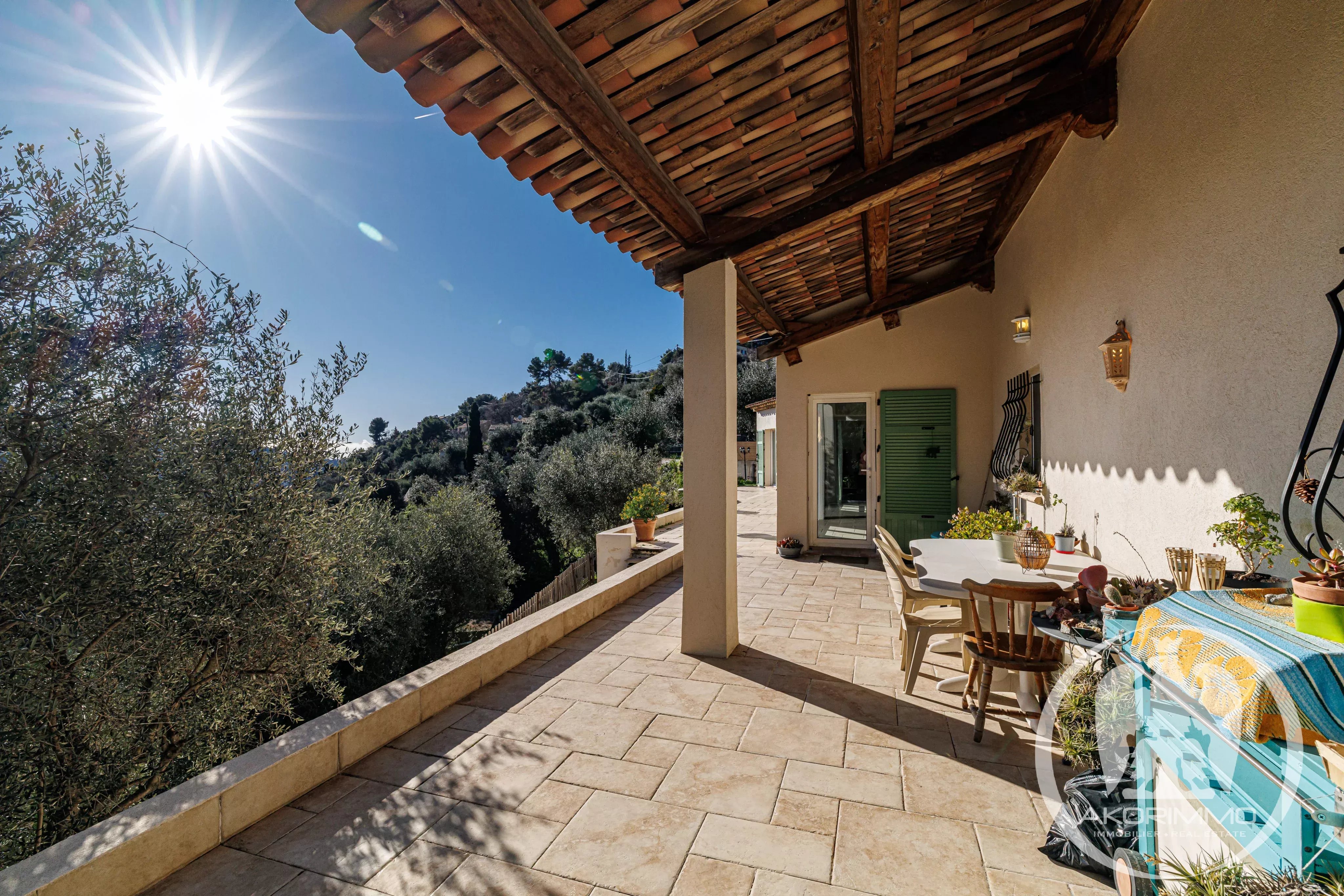 House  - 240.0 m² -  €690,000 - For sale