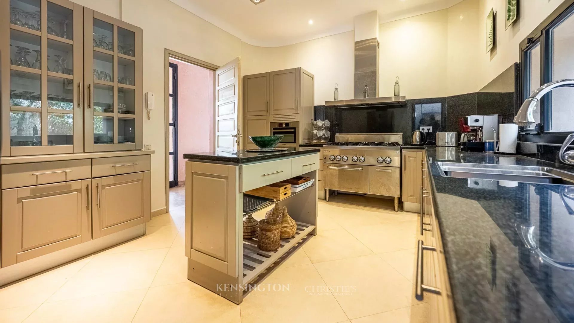 5 Bedroom Villa/Townhouse's Image 22