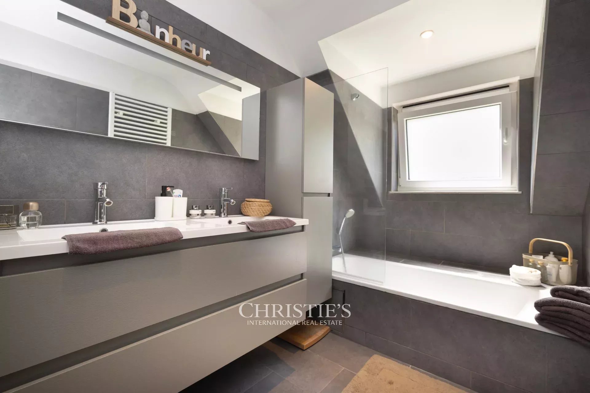 Bois du Hautmont – Gerenoveerde villa met 100 m² kantoor/afzonderlijk appartement