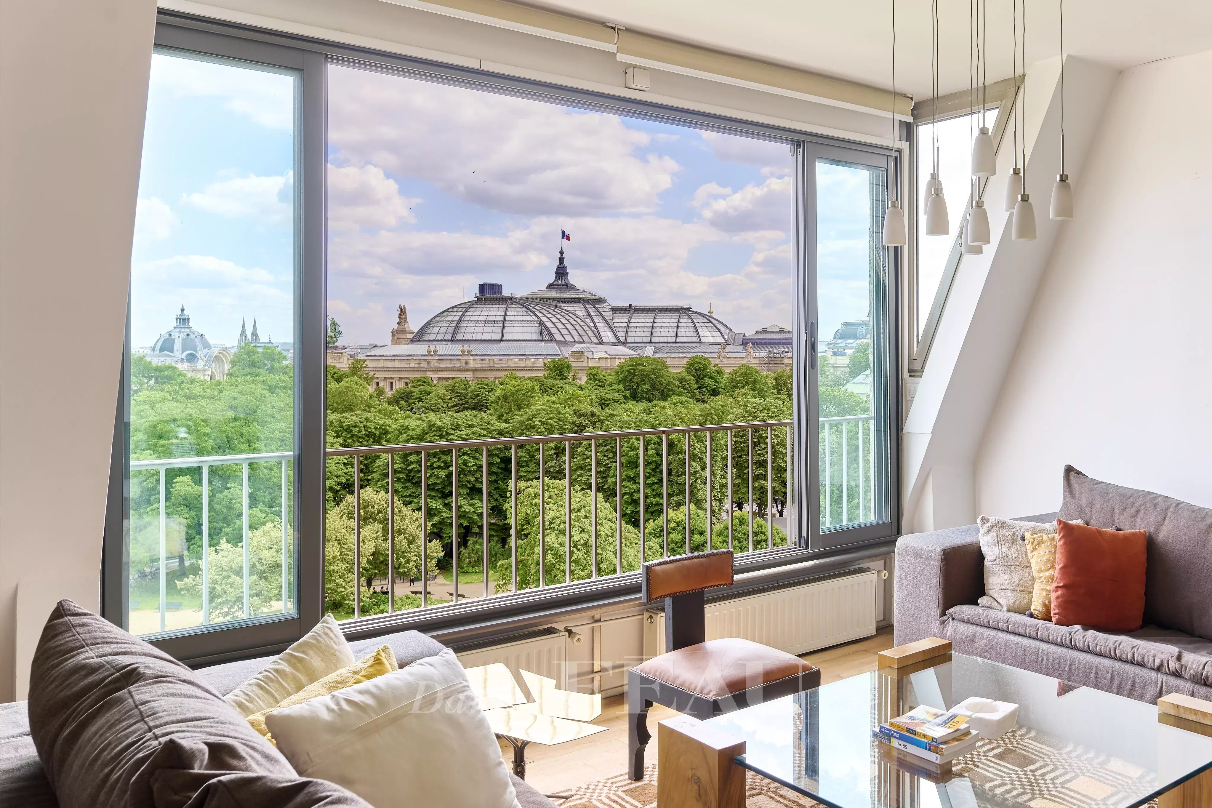 Sale Apartment Paris 8th