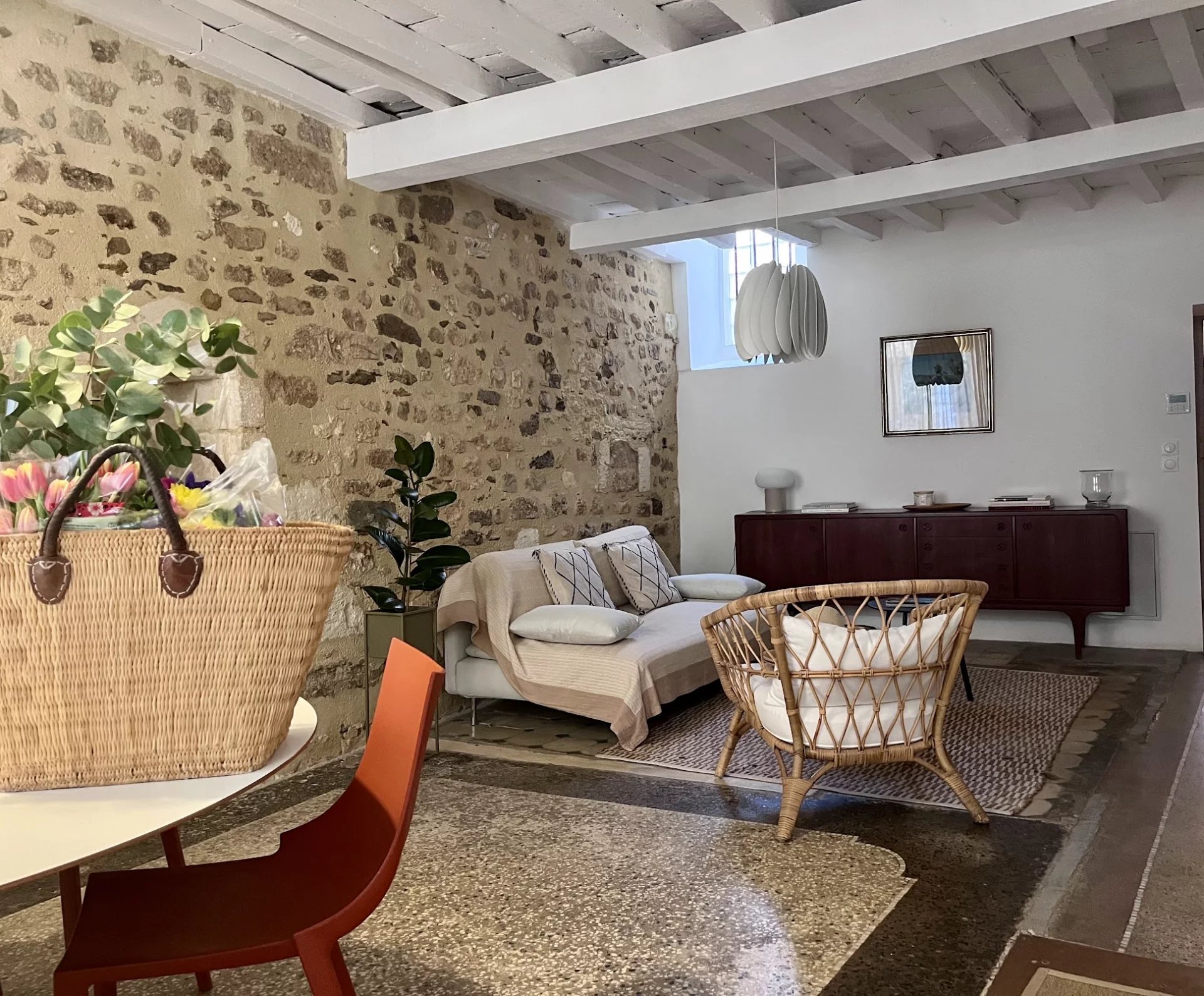Renovated townhouse with courtyard and terrace in Hauture