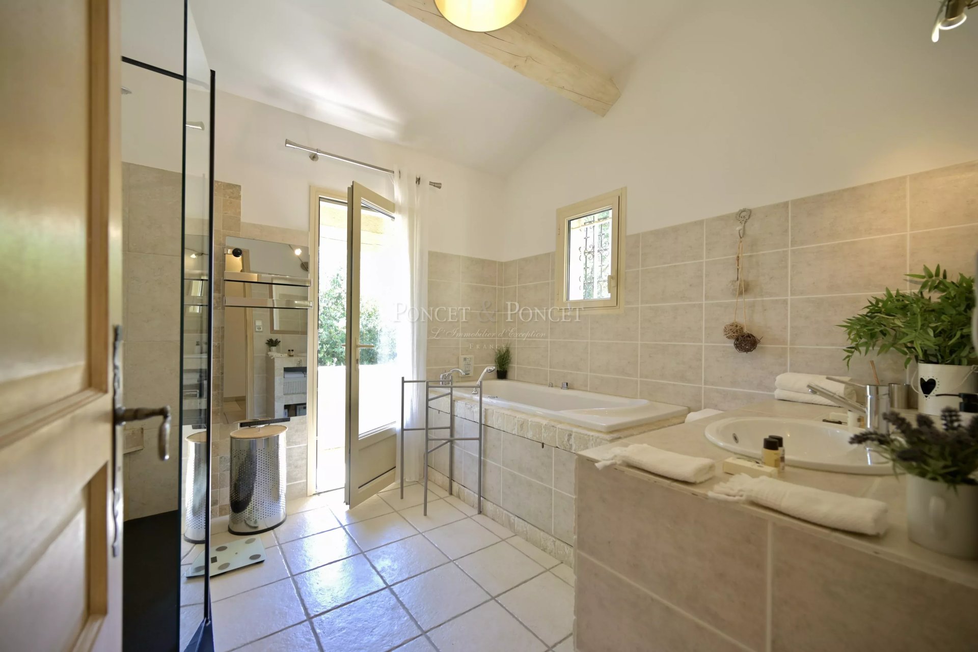 6 Bedroom Villa/Townhouse's Image 13