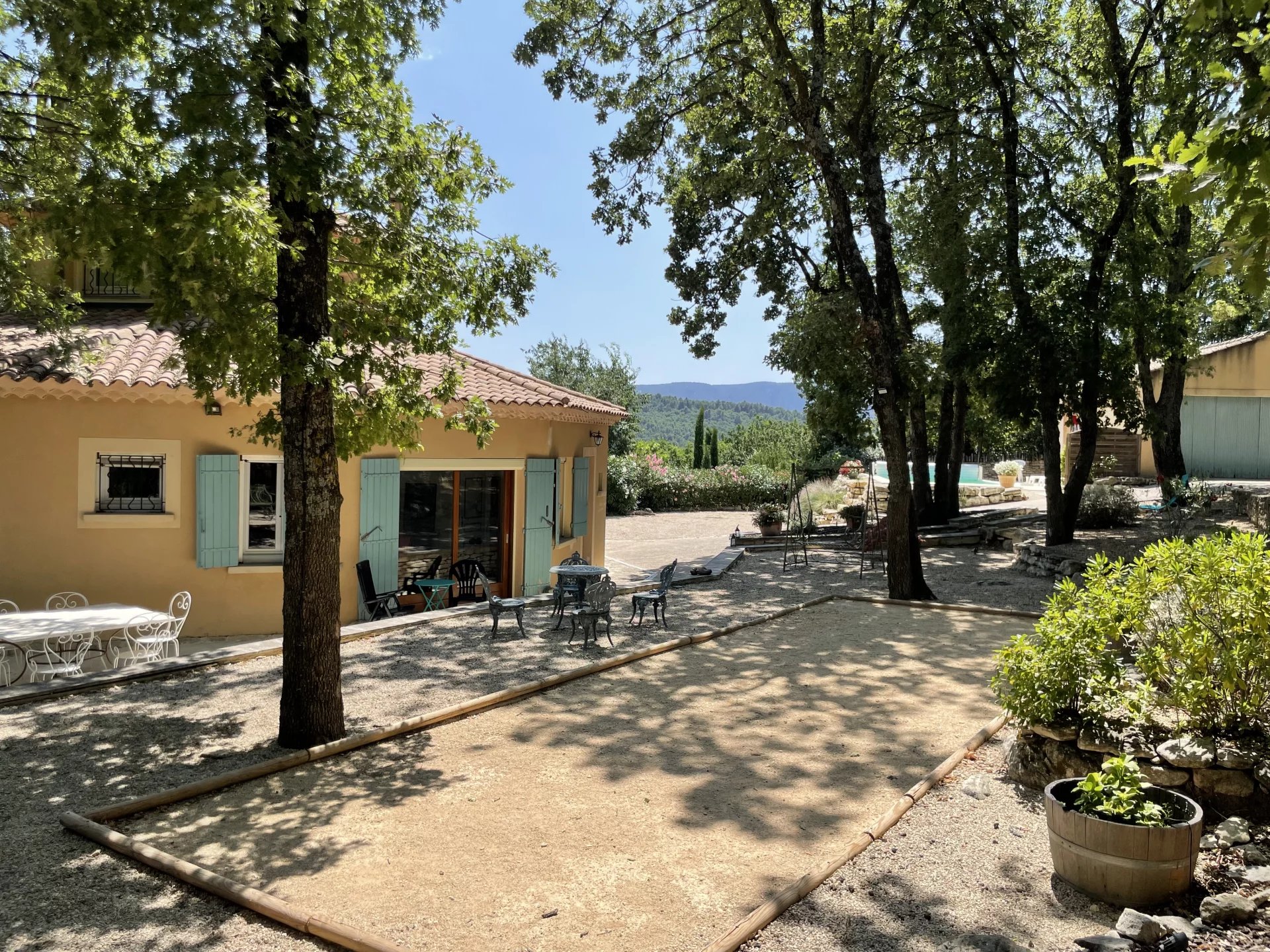 GOULT - MAISON CONTEMPORAINE AVEC TERRAIN PISCINE ET VUES