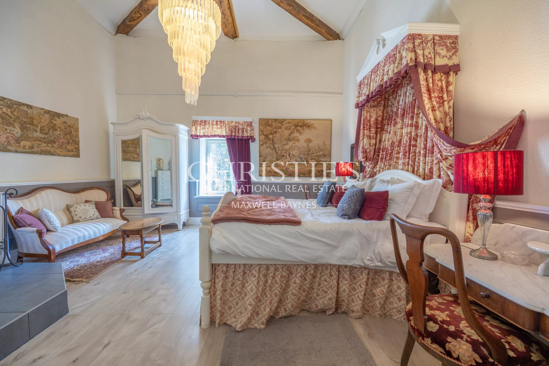 10 Bedroom Villa/Townhouse's Image 16