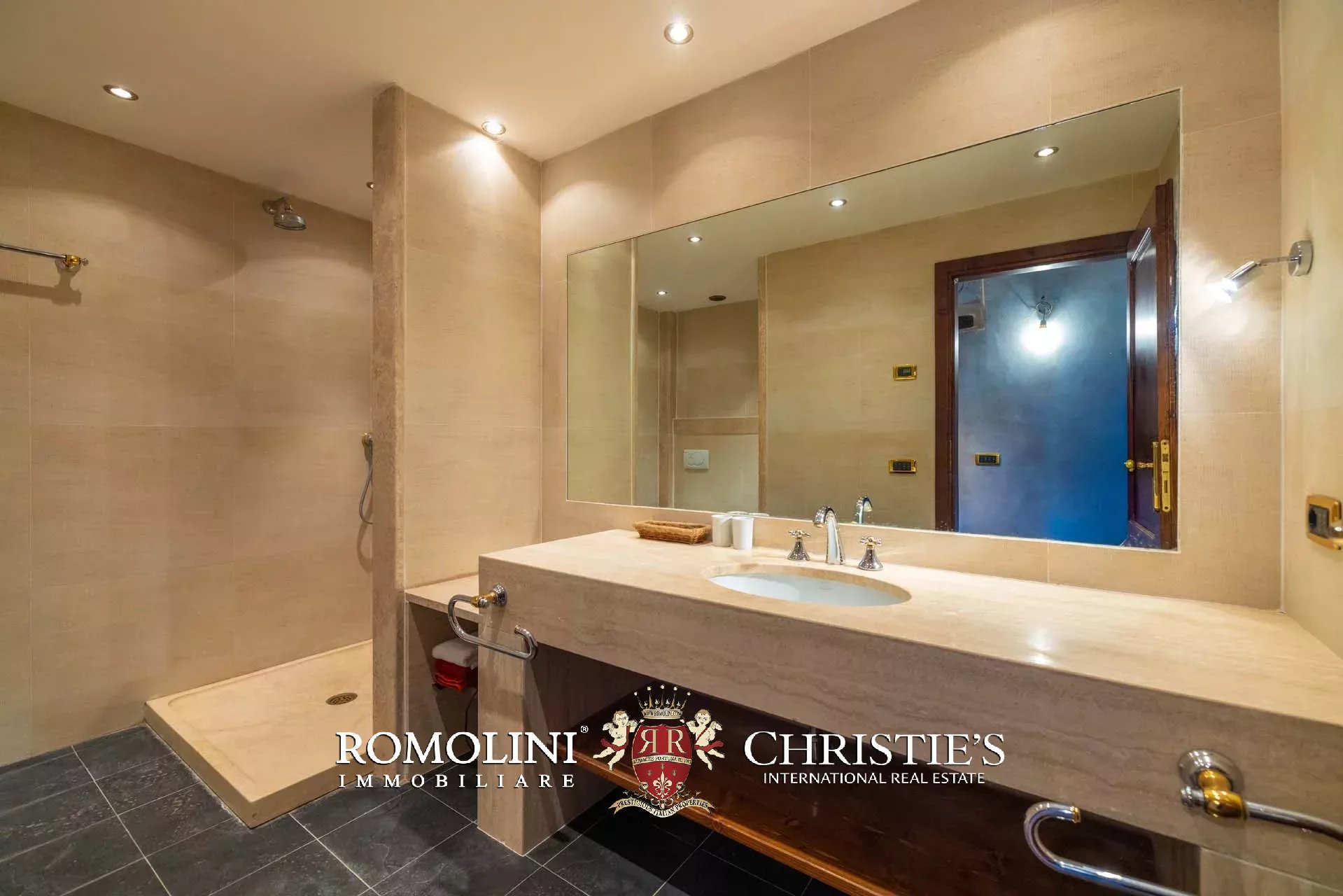 10 Bedroom Villa/Townhouse's Image 141