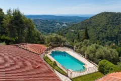 A charming Provençal villa in a commanding position — photo 2 of 7