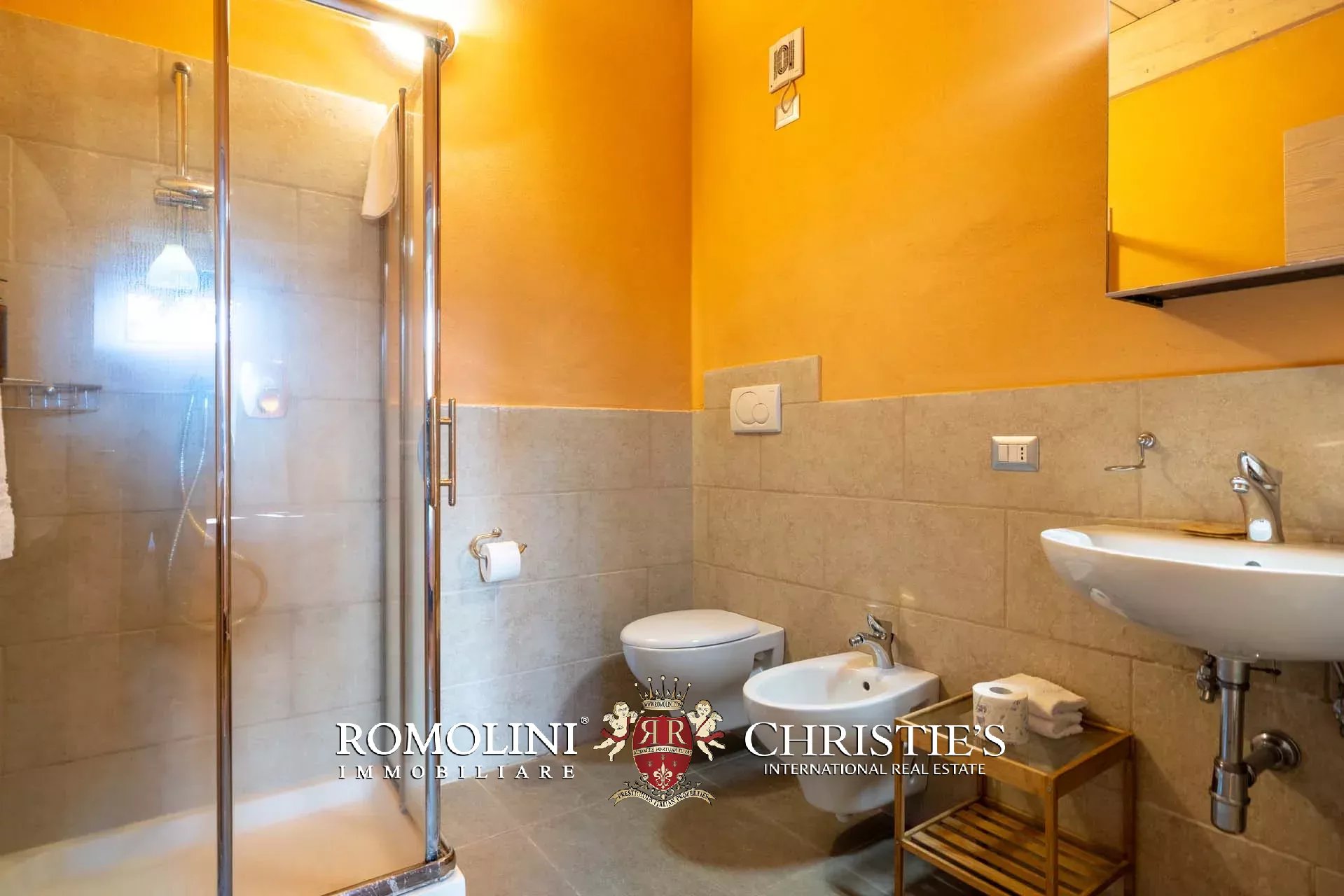 LUXUSANLAGE MIT 19 WOHNUNGEN IN DER TOSKANA, VAL D'ORCIA