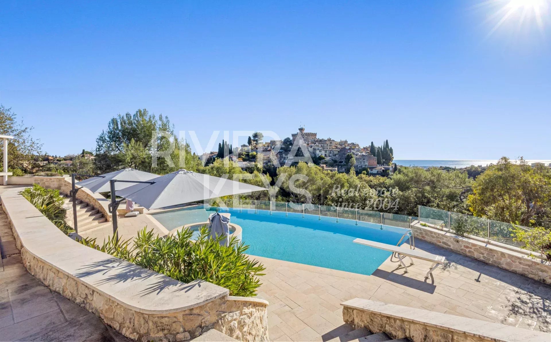 CAGNES-SUR-MER - Pain de sucre :  Villa luxueuse avec vue mer panoramique et piscine à débordement