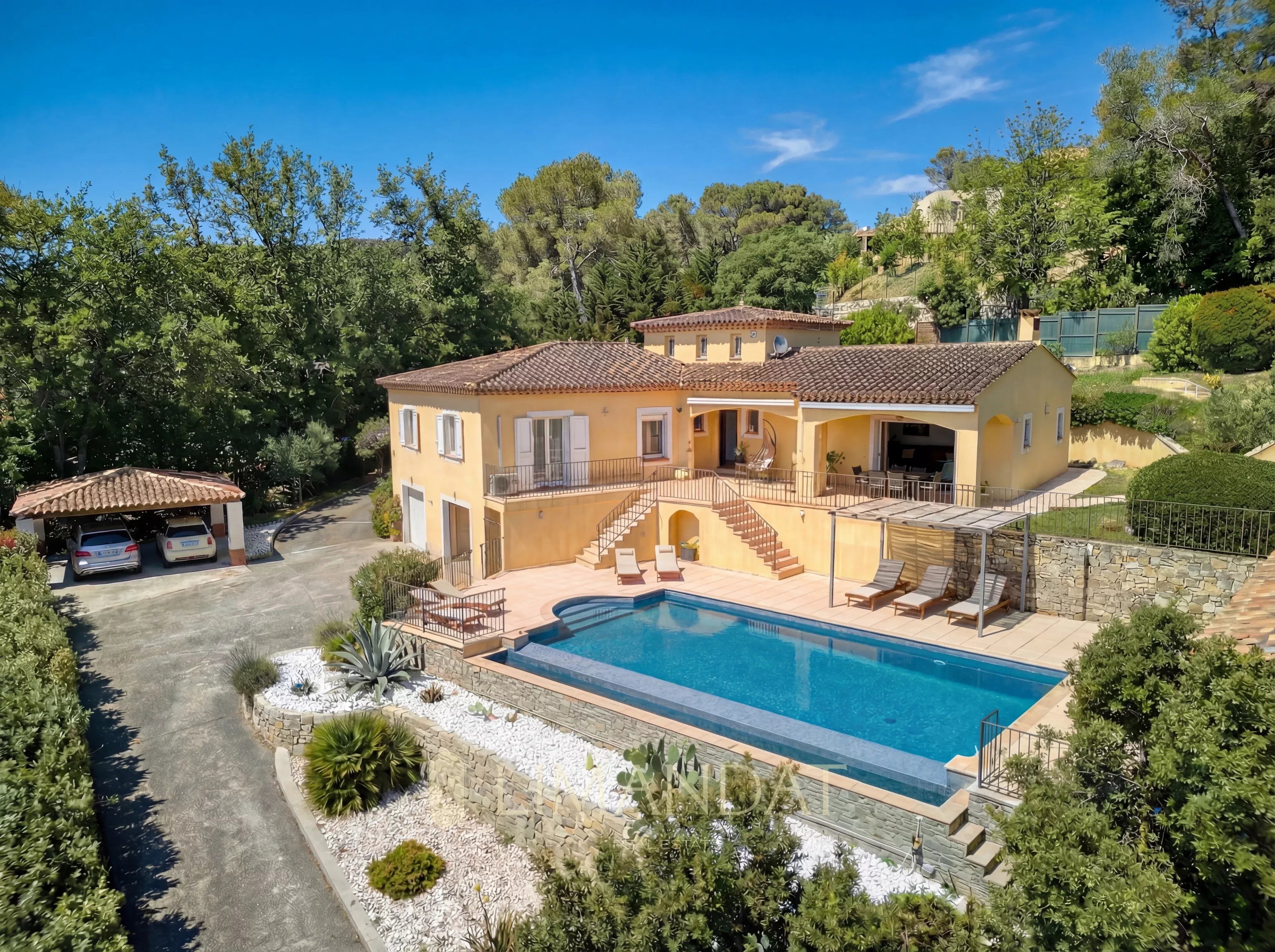 Beautiful villa with open views of the hills in Mougins