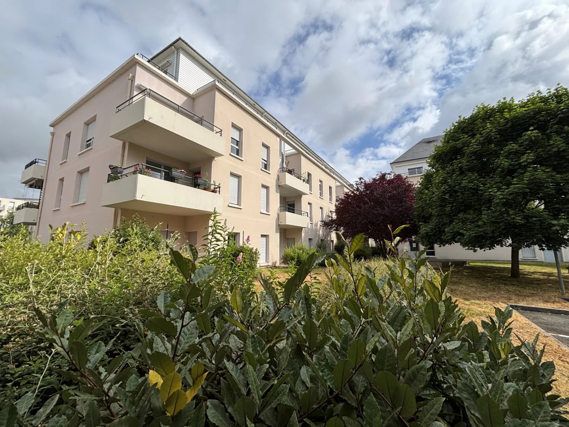 LA RICHE CENTRE - TRES BEL APPARTEMENT T3 AVEC GARAGE ET PLA