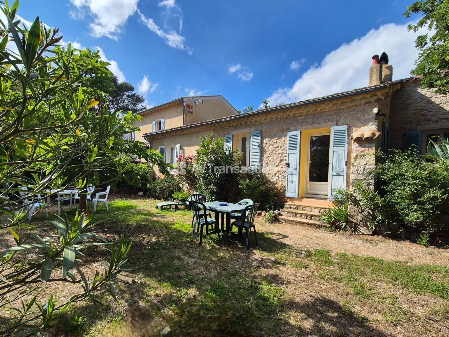 MAISON et DEPENDANCE