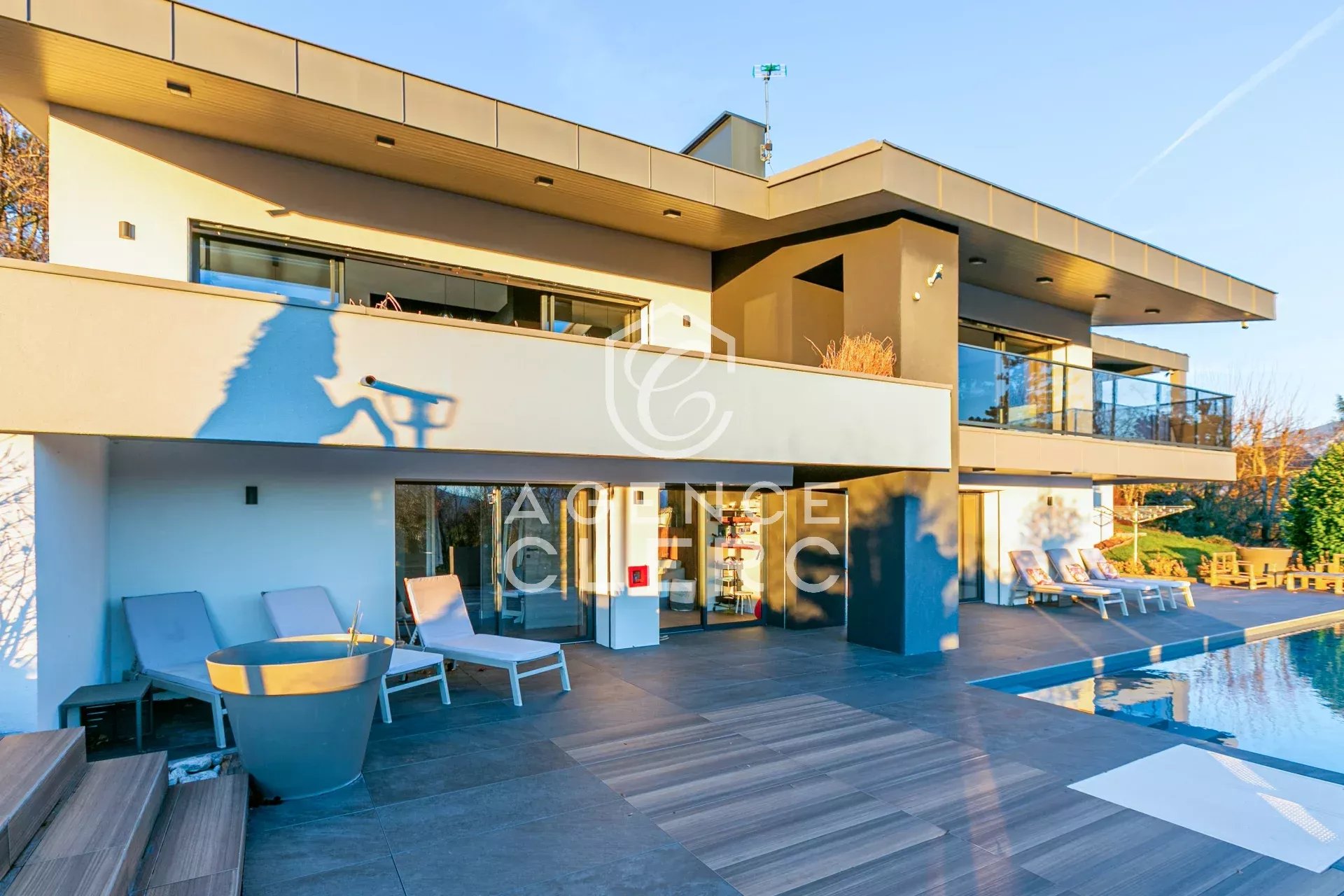 5 Bedroom Villa/Townhouse's Image 4