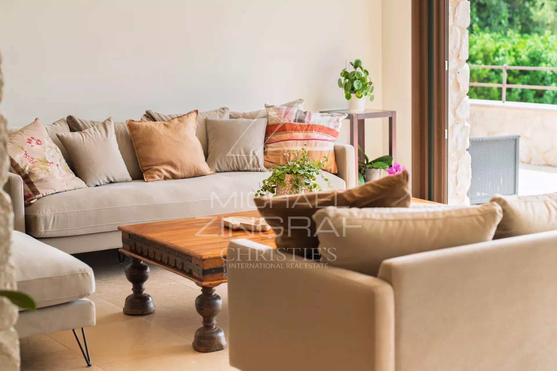 4 Bedroom Villa/Townhouse's Image 8