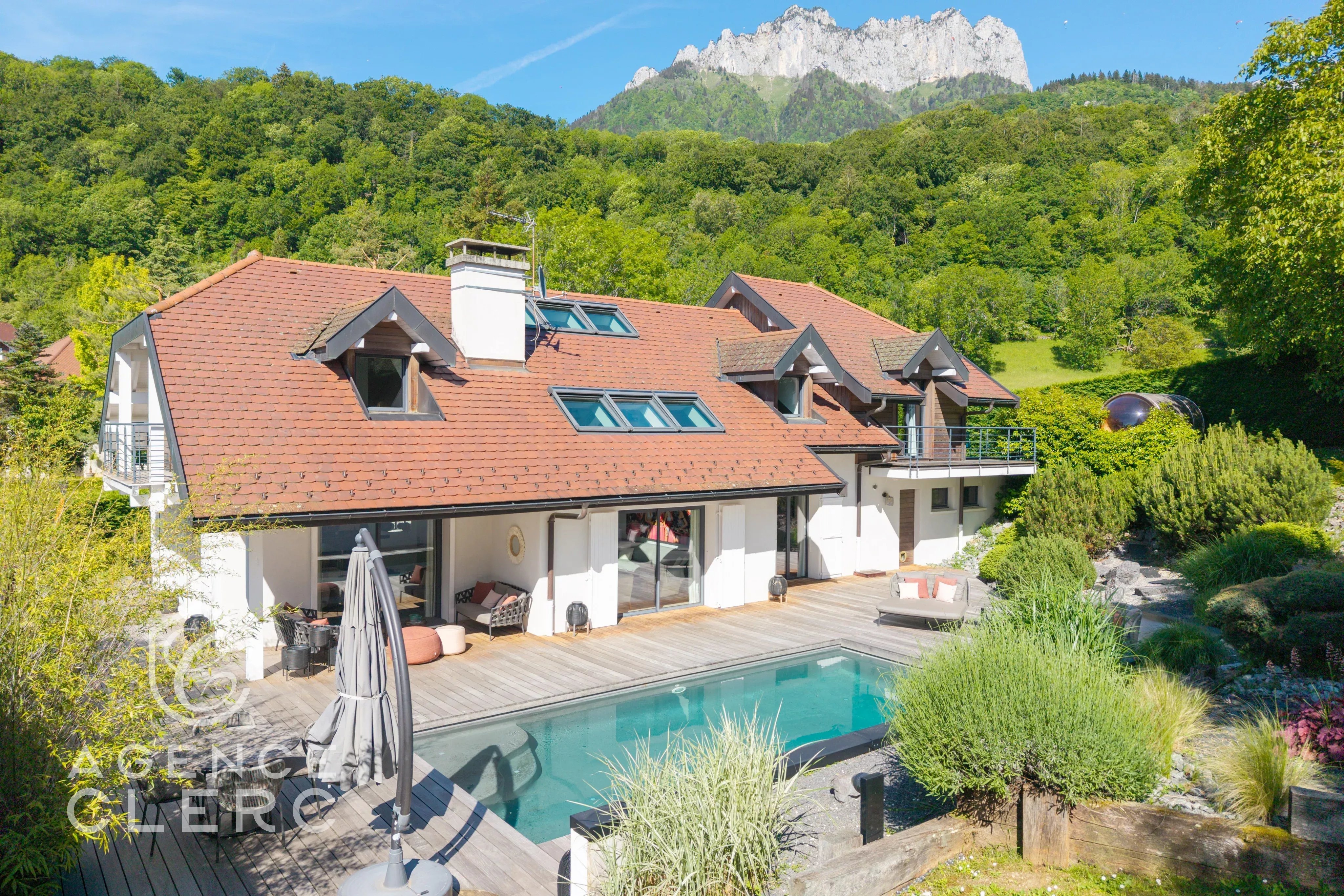 Menthon-St-Bernard, beautiful house near the village