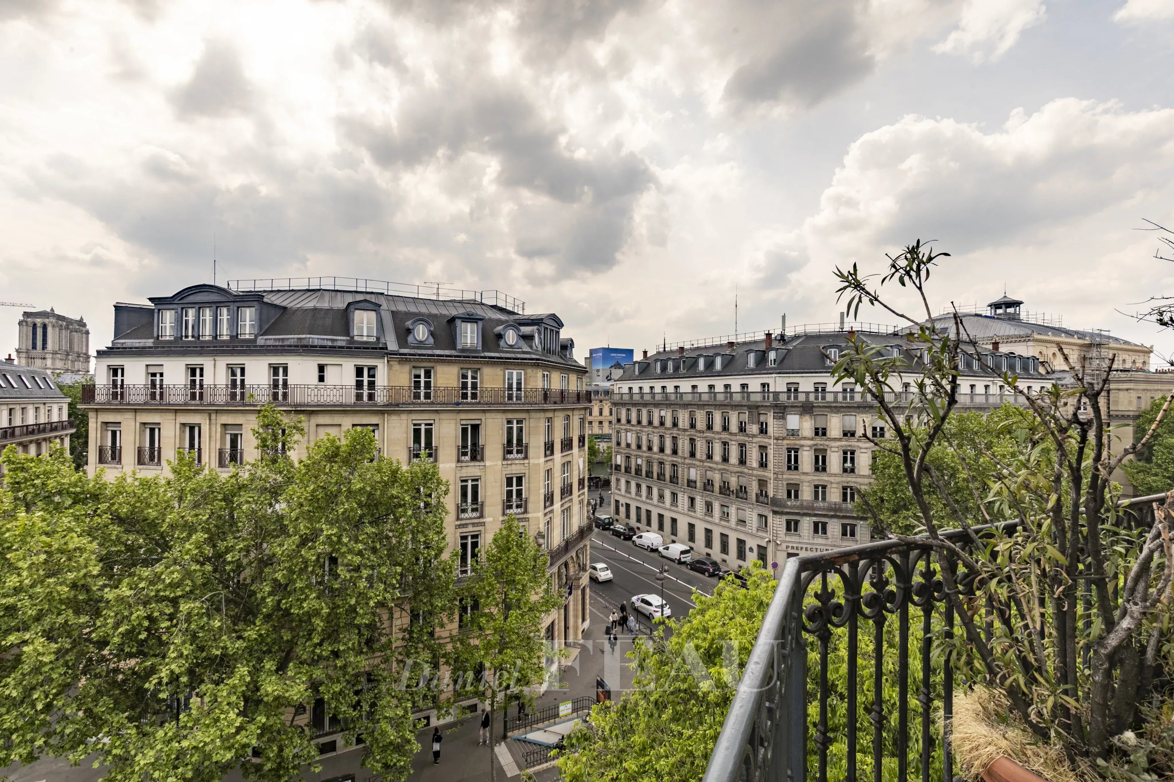 Sale Apartment Paris 4th
