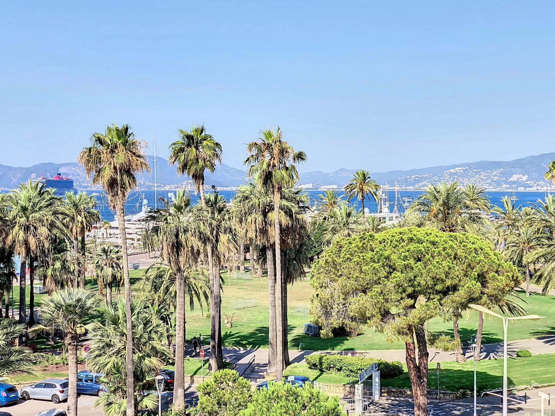 CANNES CROISETTE VUE MER