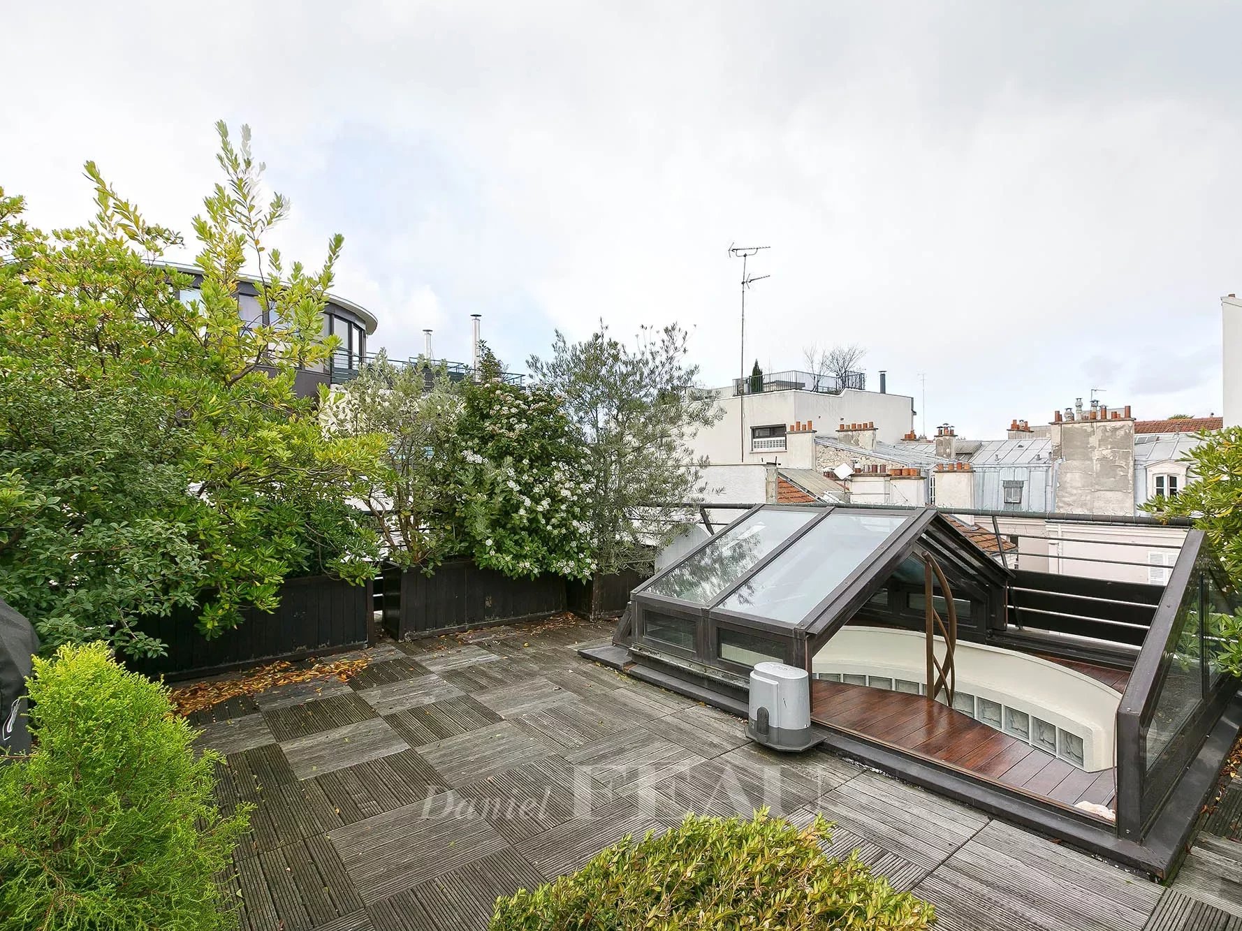 BOULOGNE-BILLANCOURT - Duplex meublé avec terrasses