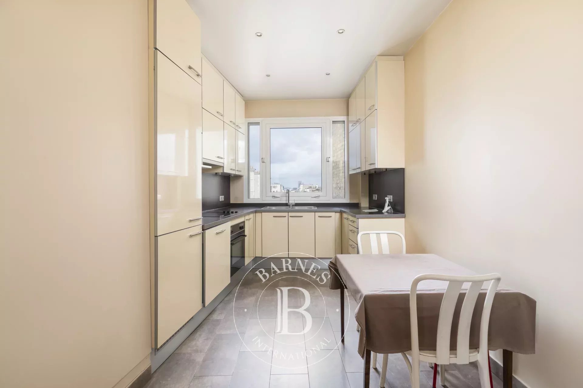 Exclusive - Paris 16 - Chaillot/Foch - Top floor with terrace - 4 bedrooms - picture 5 title=