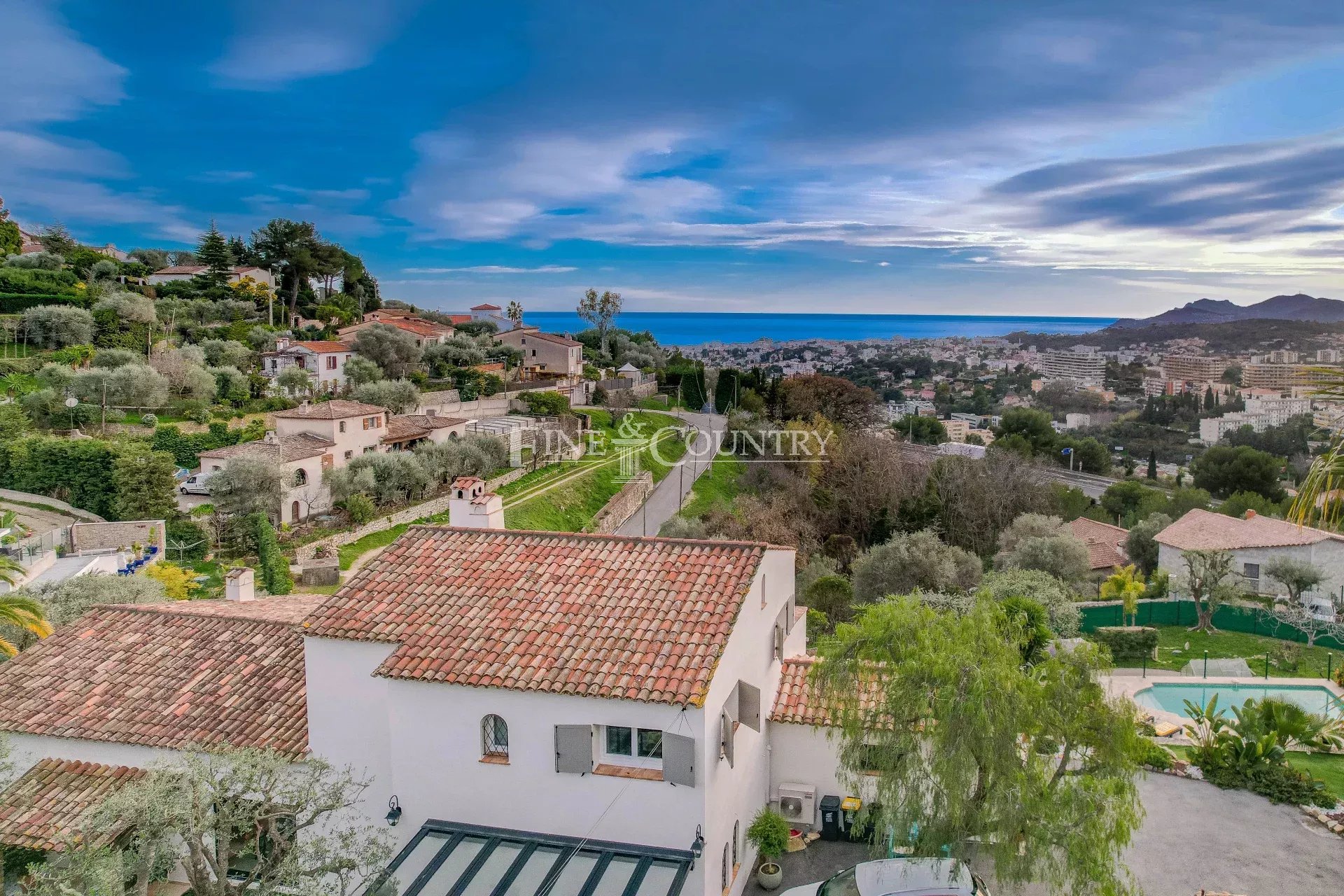 Villa for sale in Mougins with sea view Accommodation in Cannes