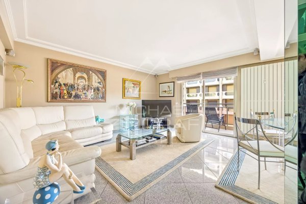 CANNES - CENTER - APARTMENT WITH PARTIAL SEA VIEW — photo 1