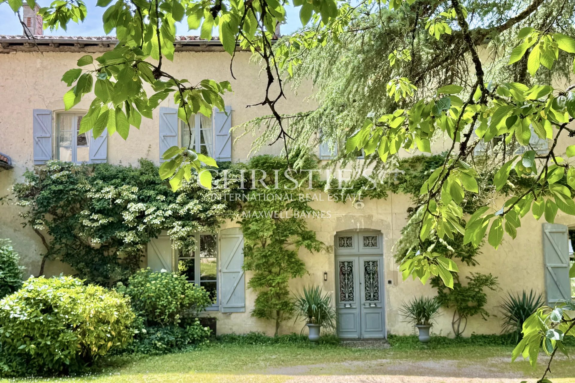 6 Bedroom Villa/Townhouse's Image 3