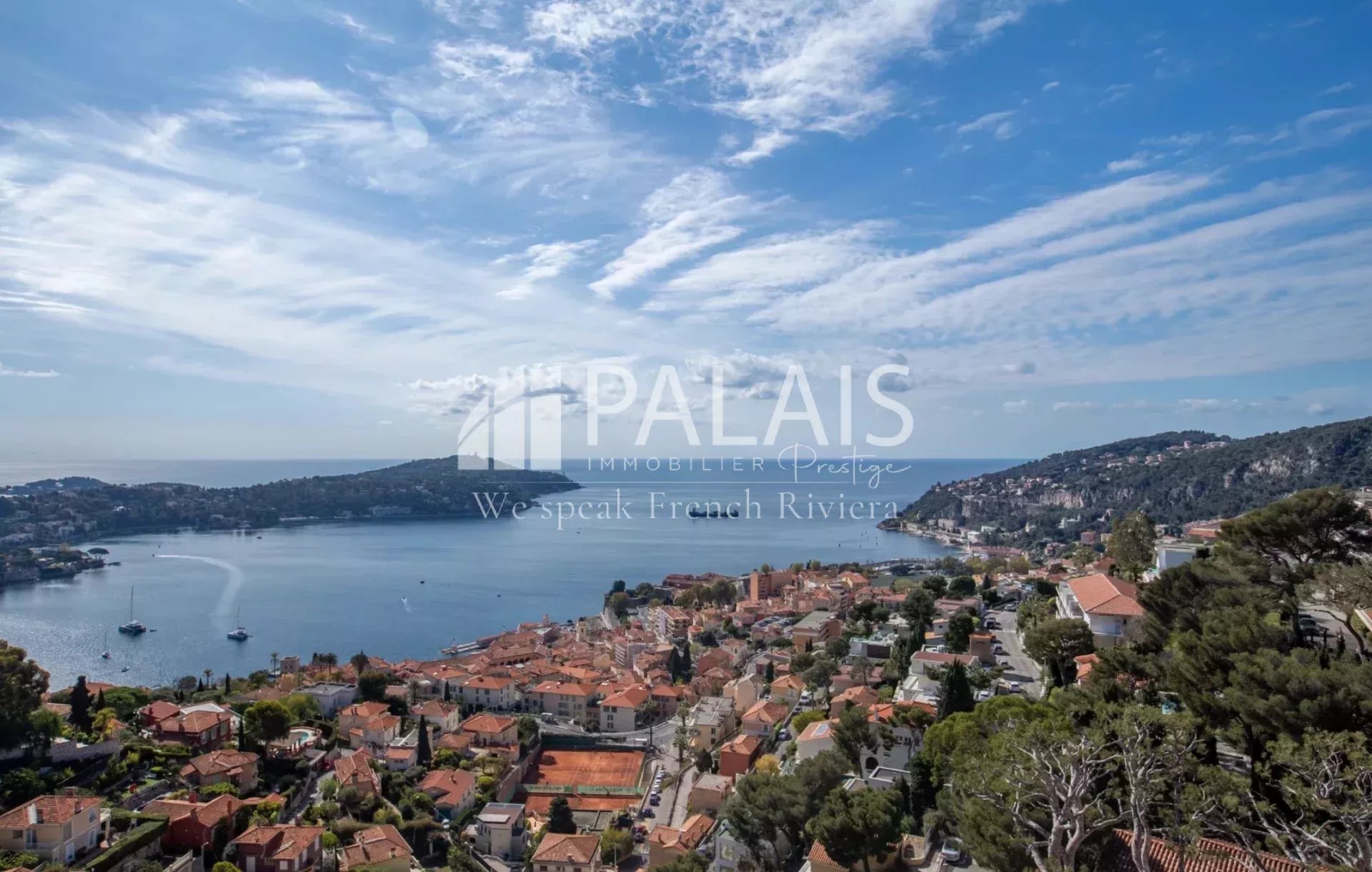 VILLEFRANCHE SUR MER - Gated residence / TOP FLOOR 4-5 room apartment 165m² with terrace and Solarium 180m² Panoramic sea view// Caretaker /VILLEFRANCHE SUR MER