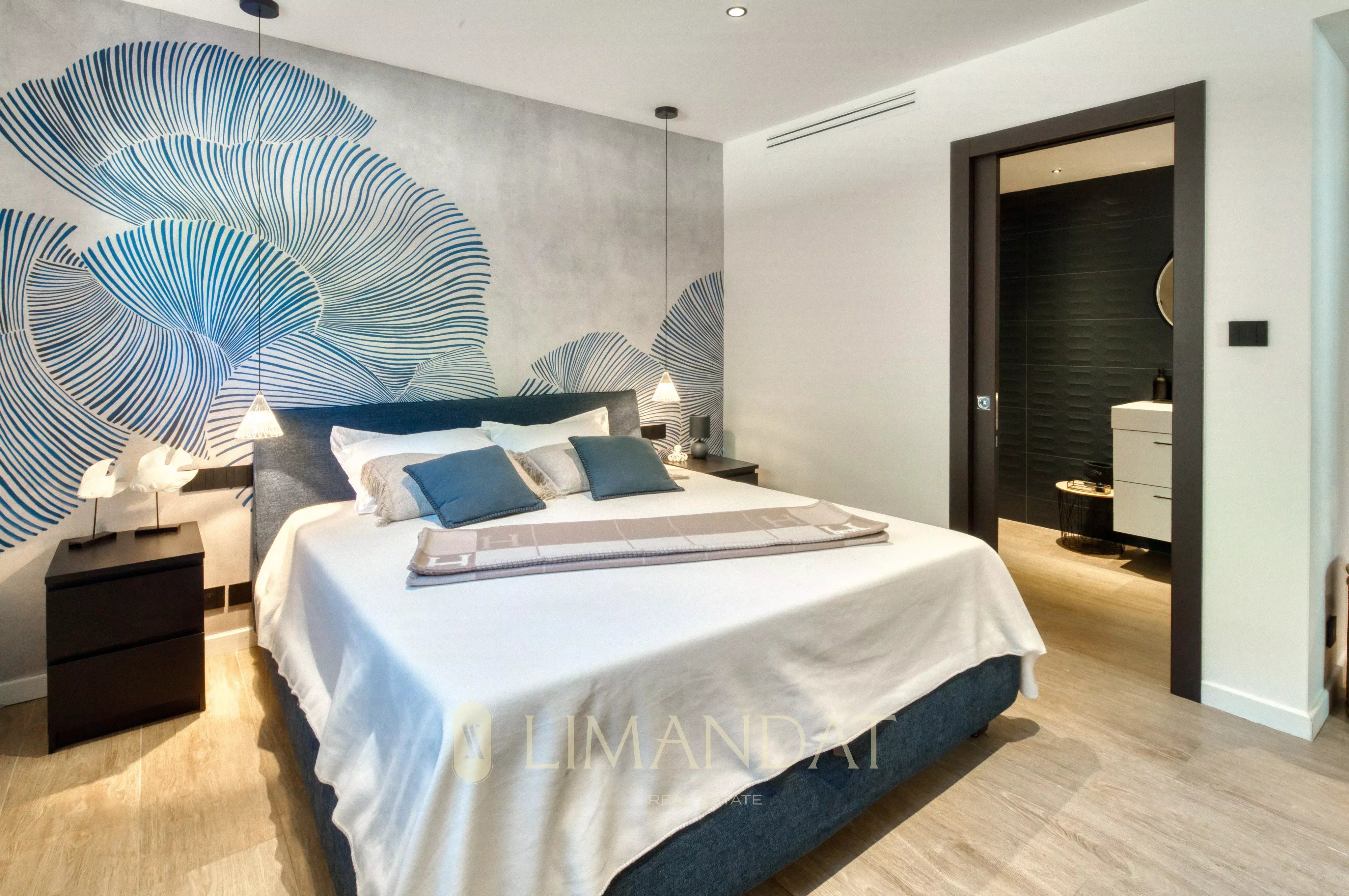 Near Cannes – Bali-Style Villa – 4 Bedrooms – Swimming Pool – Jacuzzi