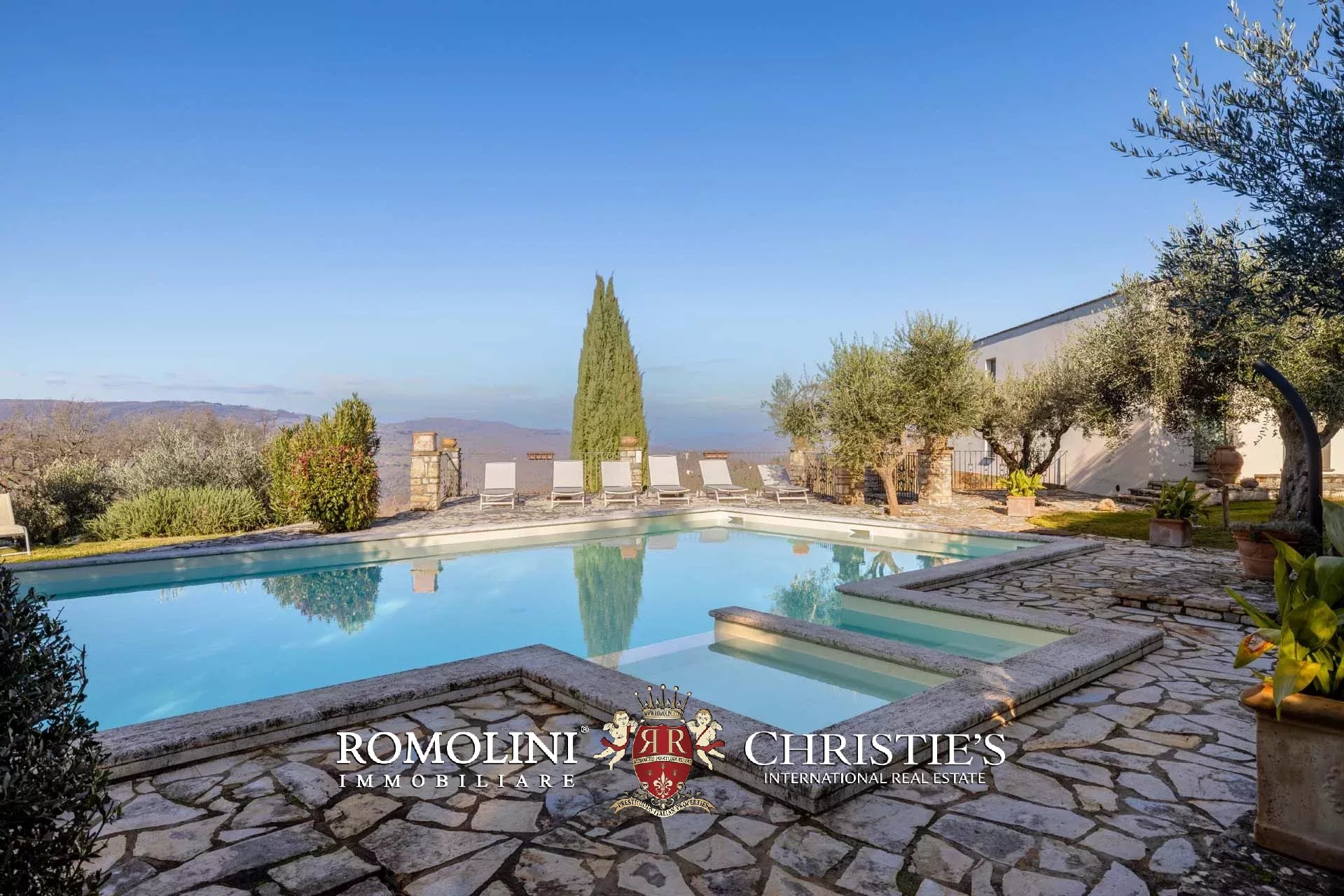 4 Bedroom Villa/Townhouse's Image 4