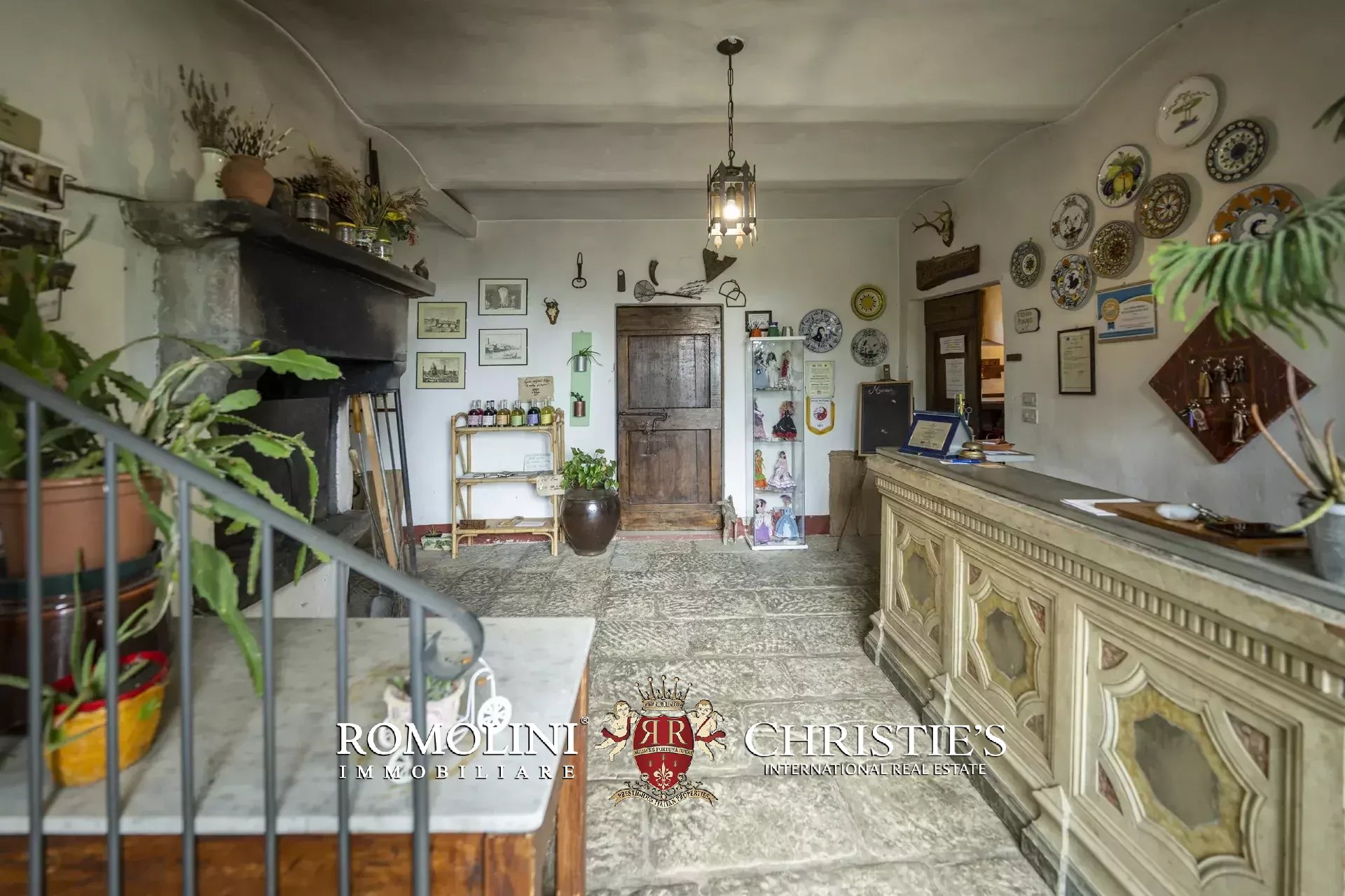 101-HA ESTATE WITH NATURAL SPRINGS FOR SALE BETWEEN AREZZO AND FLORENCE
