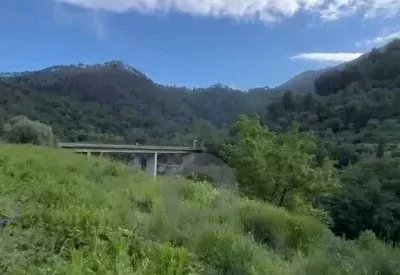 ENTRE GORBIO ET MENTON, terrain à bâtir.