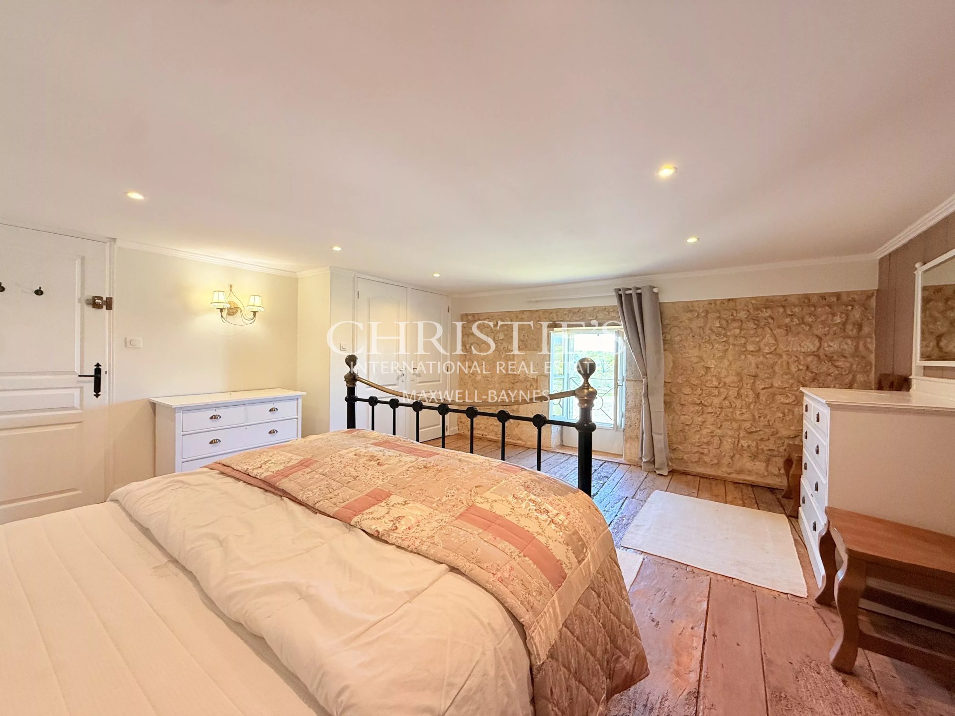 11 Bedroom Villa/Townhouse's Image 20