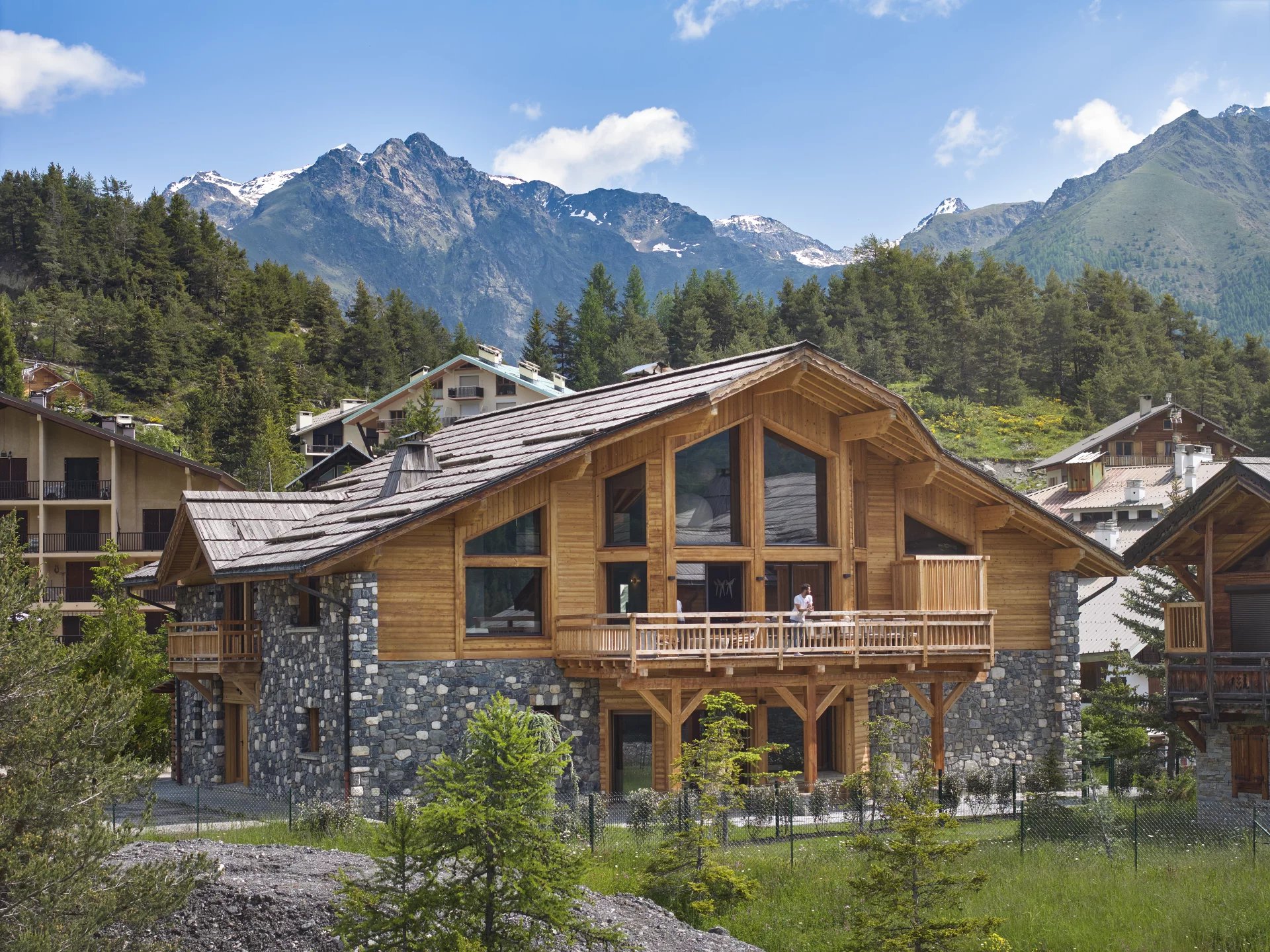 Luxury chalet in the charming setting of Auron.