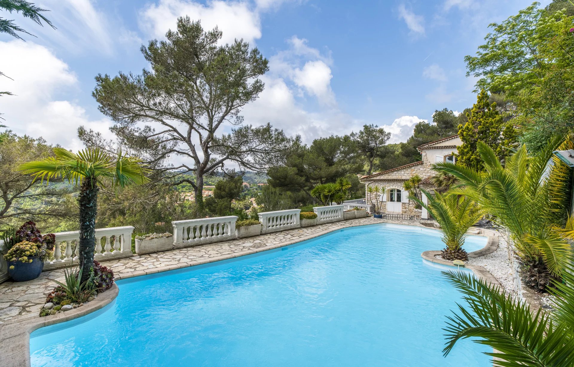 Agence immobilière de JOHN ROYCE