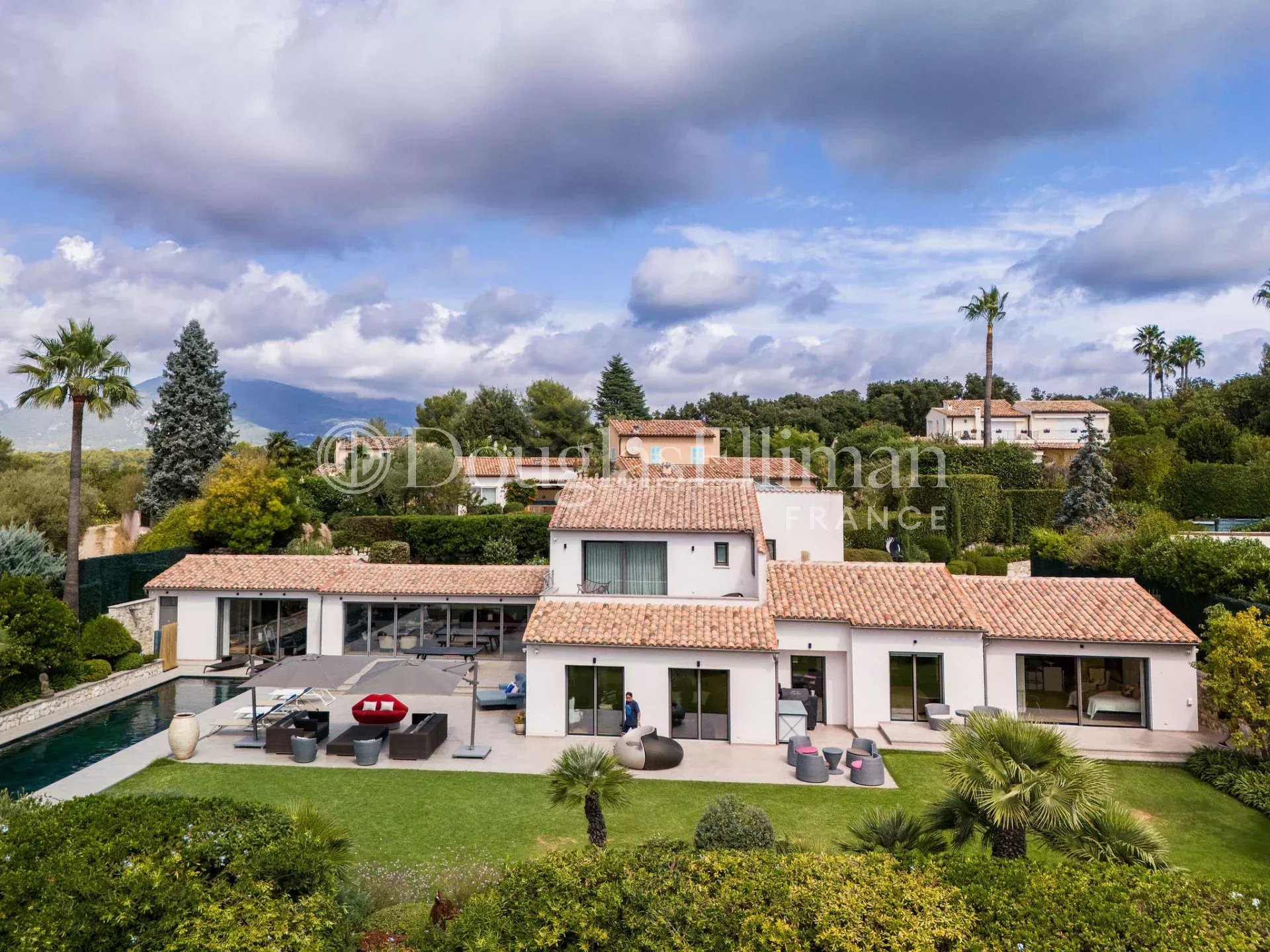VALBONNE : Villa d’ Exception avec vue mer panoramique – Domaine du Mont d’Azur - Image nᵒ3