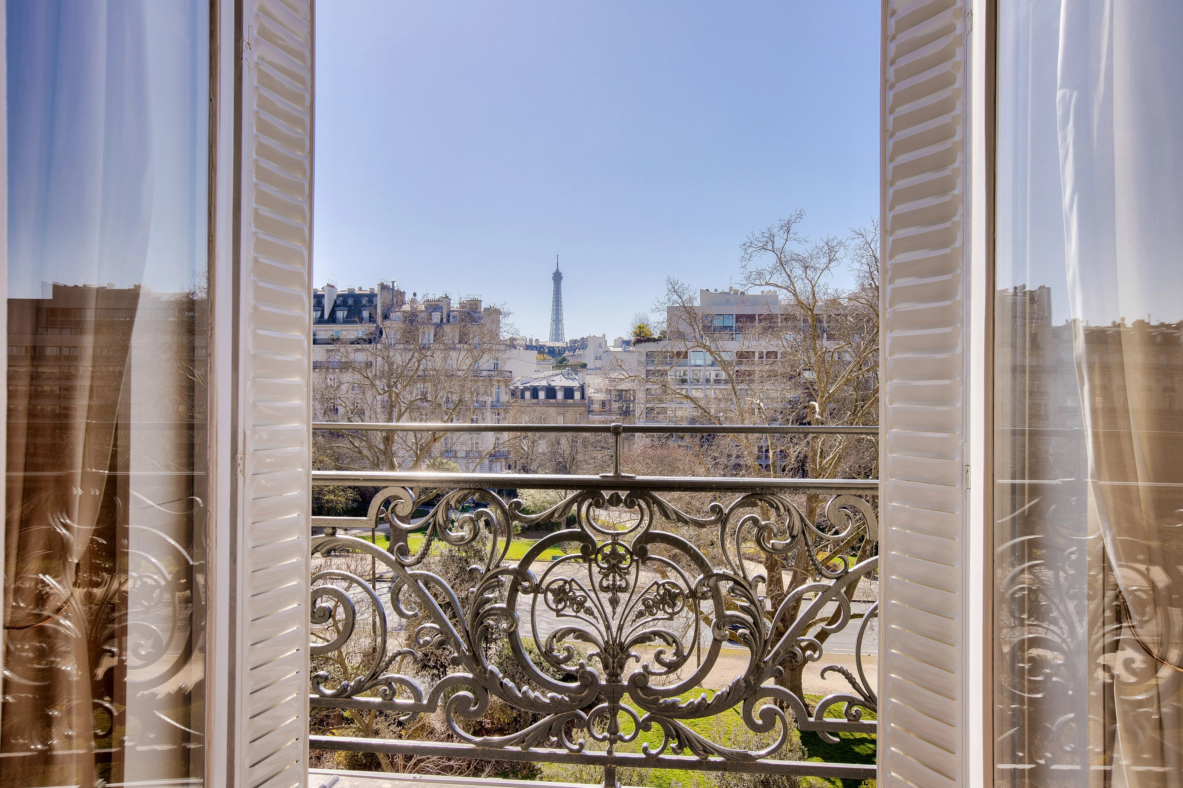 Sale Apartment Paris 16th