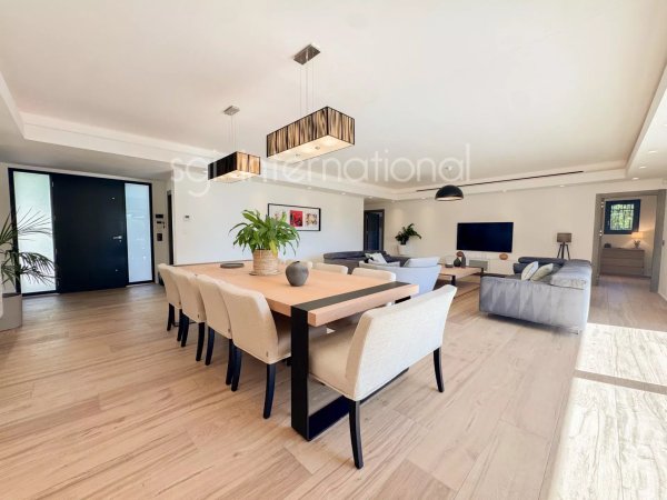 REF 2370 - SAINT-TROPEZ – CONTEMPORARY VILLA NEAR THE CENTER — photo 6