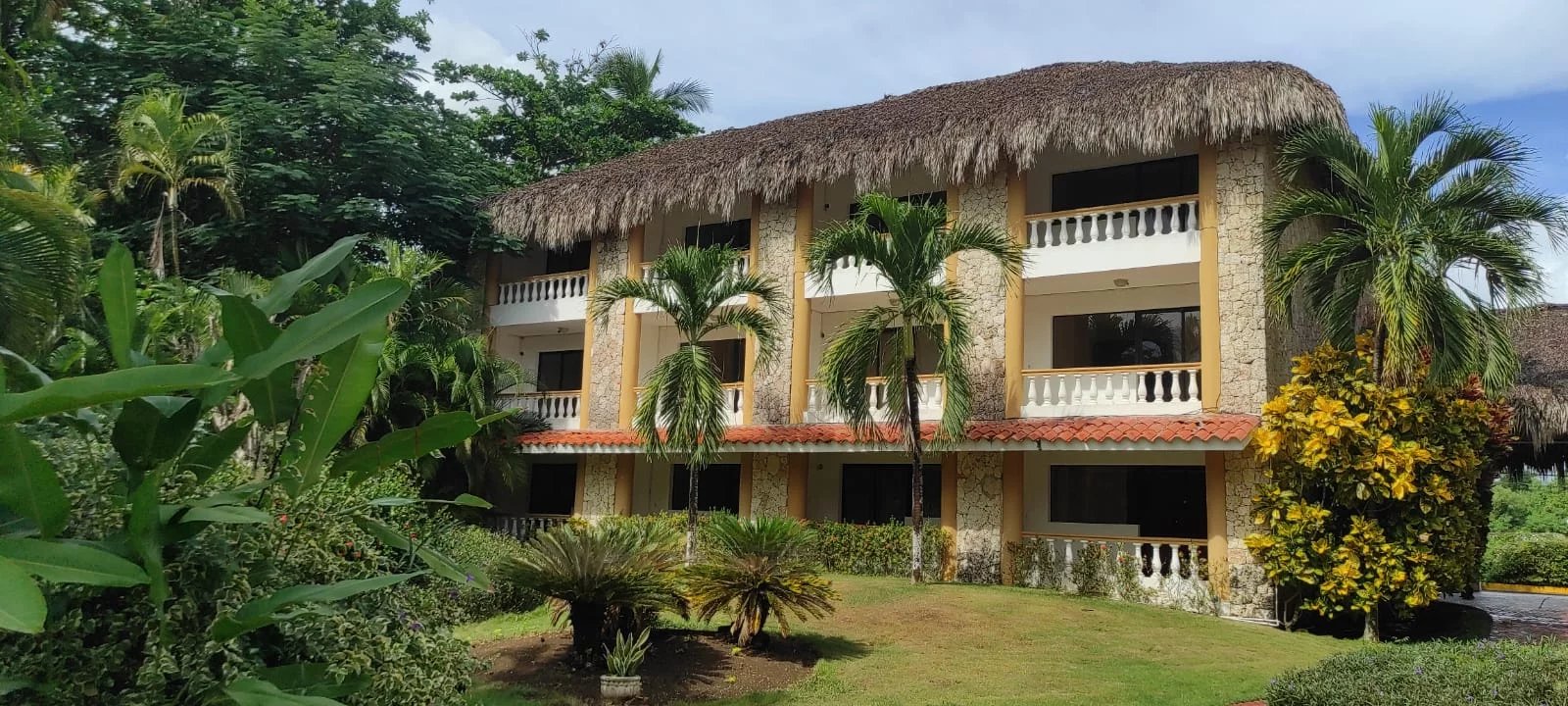 République Dominicaine - Playa Guayacanes - Vente - Hôtel - 44 Chambres - Accès direct à la Plage