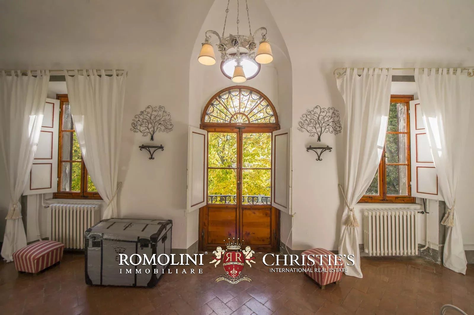 LUXURY HISTORICAL VILLA FOR SALE IN RADDA IN CHIANTI, TUSCANY