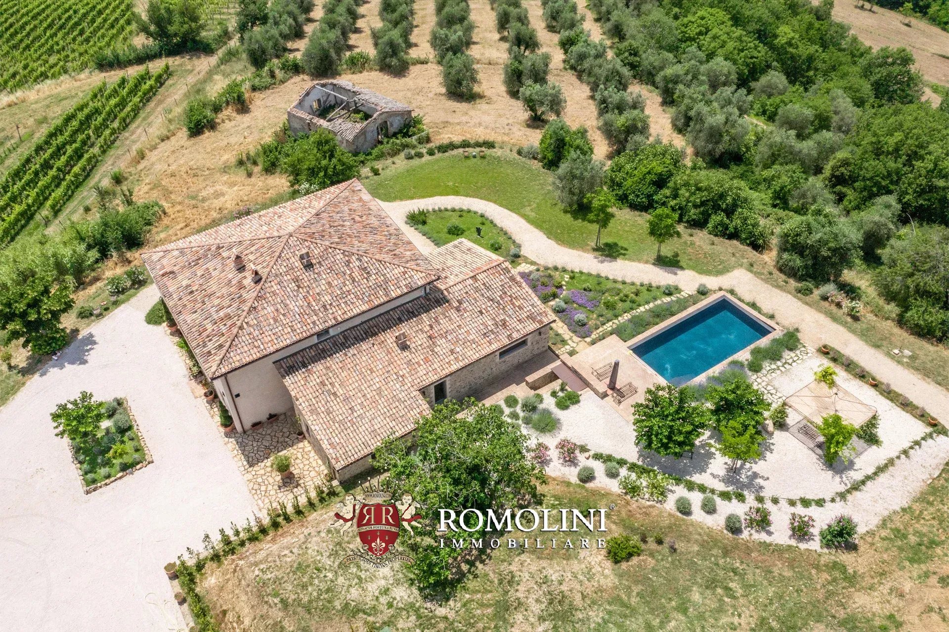 6 Bedroom Villa/Townhouse's Image 19