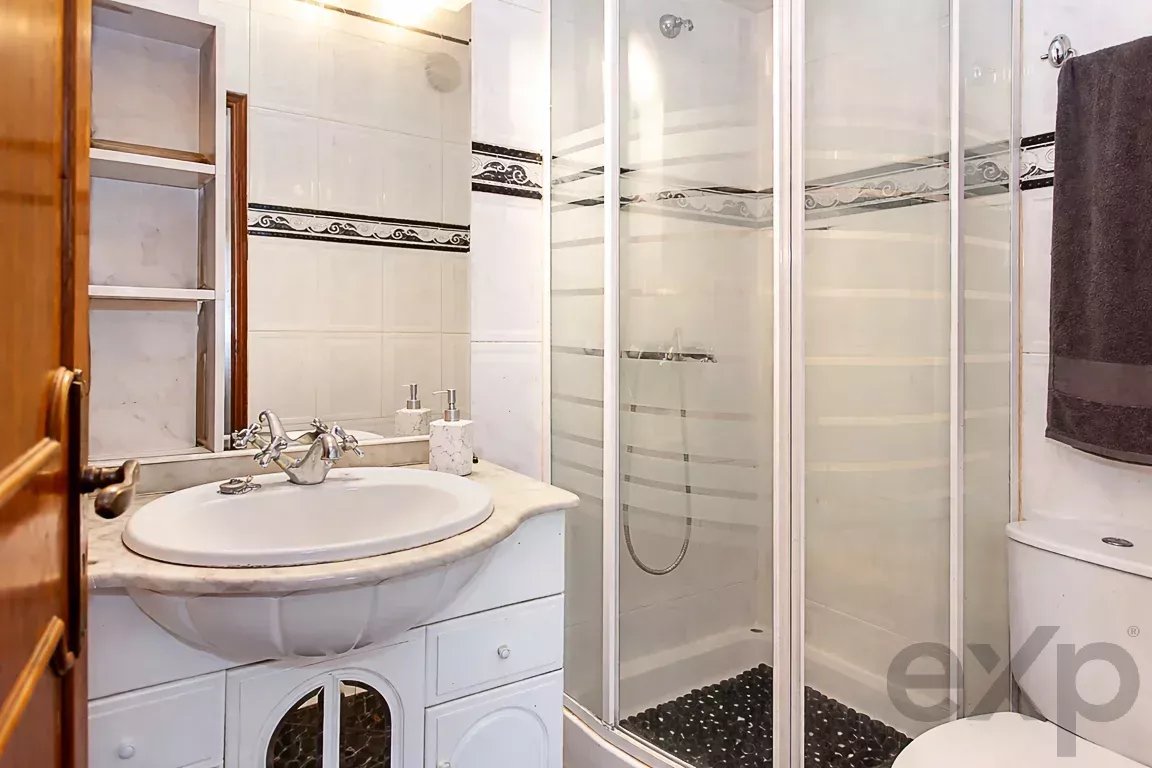 2 Bedroom Apartment in Olhão with Balcony and Covered Terrace | Prime Location 86879591 image 16