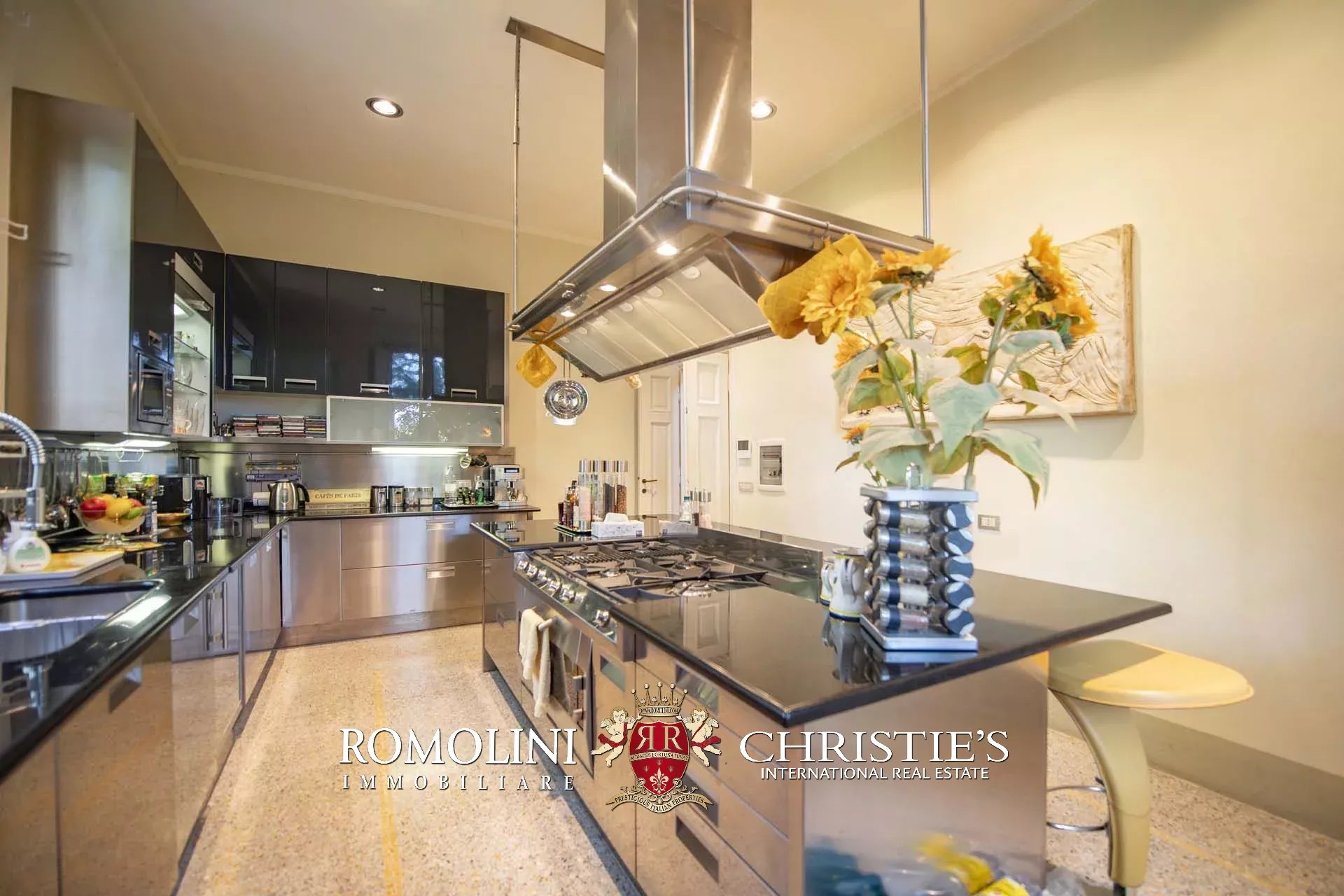 8 Bedroom Villa/Townhouse's Image 19