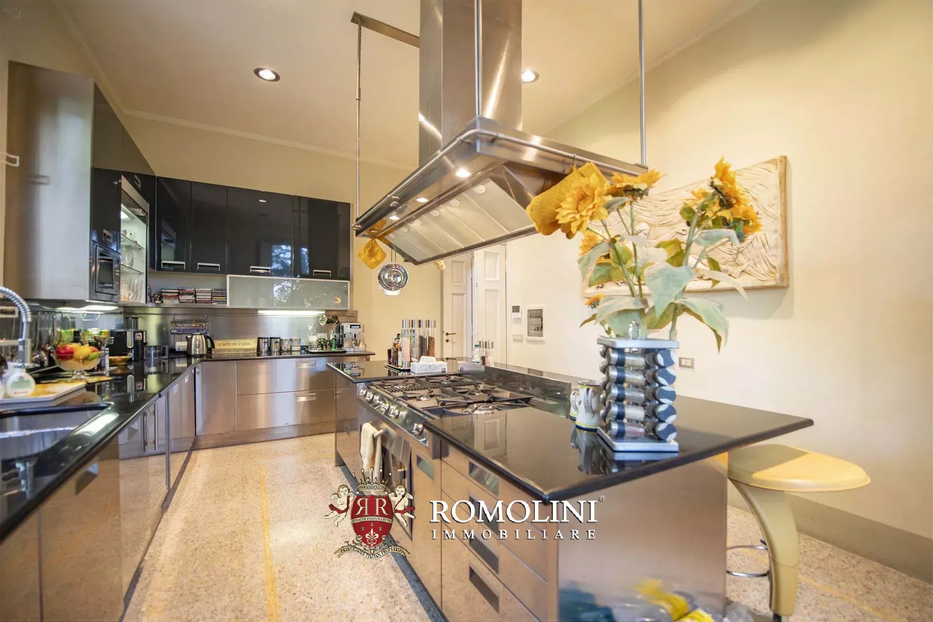 8 Bedroom Villa/Townhouse's Image 19