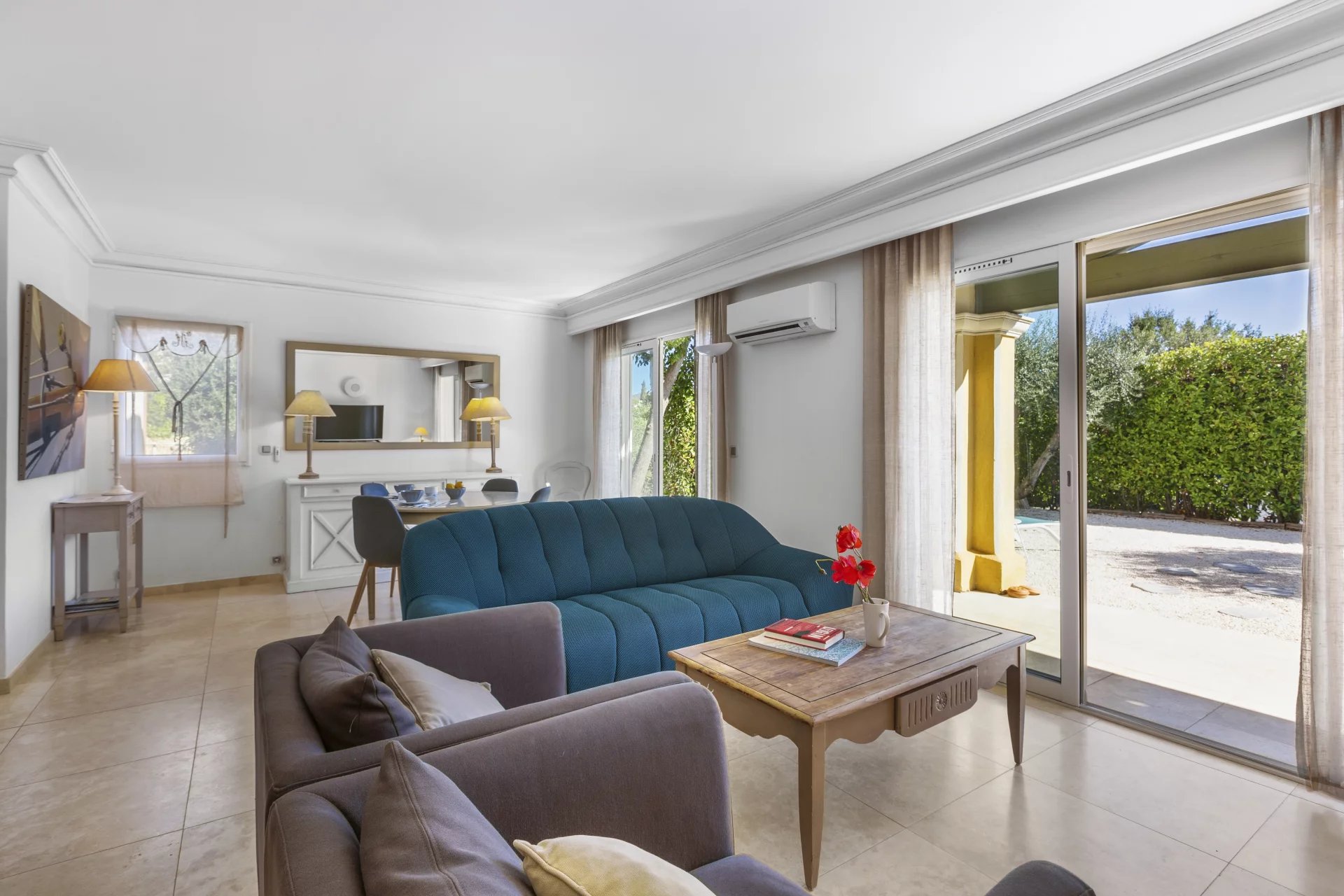 Recent villa in a secure domain - Sainte Maxime