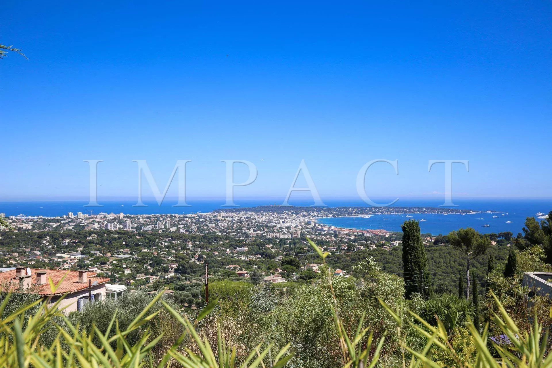 HAUTEUR DE GOLFE JUAN VILLA PROVENCALE A VENDRE CHARME VUE MER PANORAMIQUE