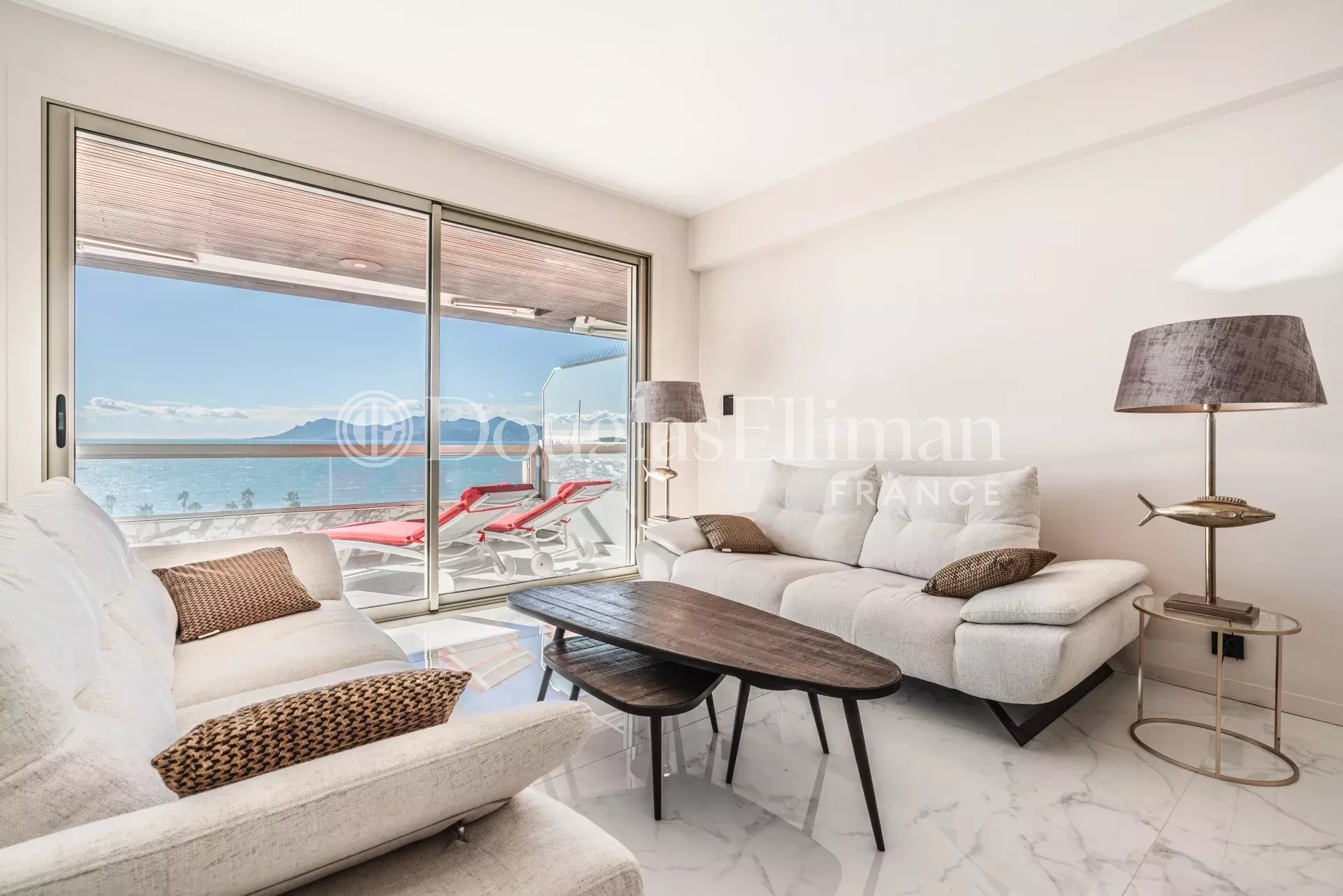 CANNES  – 3 pièces rénové avec vue panoramique sur la mer - Image nᵒ3