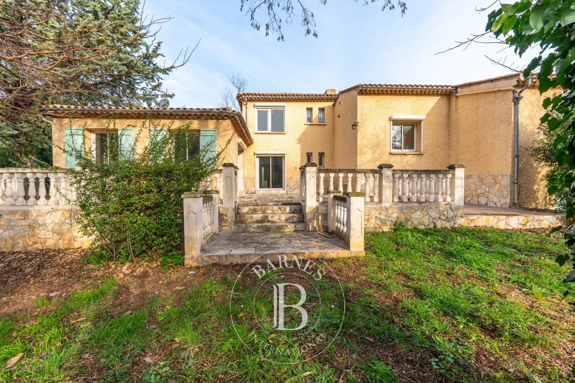 HOUSE - AIX-EN-PROVENCE - 4 BEDROOMS - 9 ROOMS - 285sqm TOTAL SURFACE - GARDEN