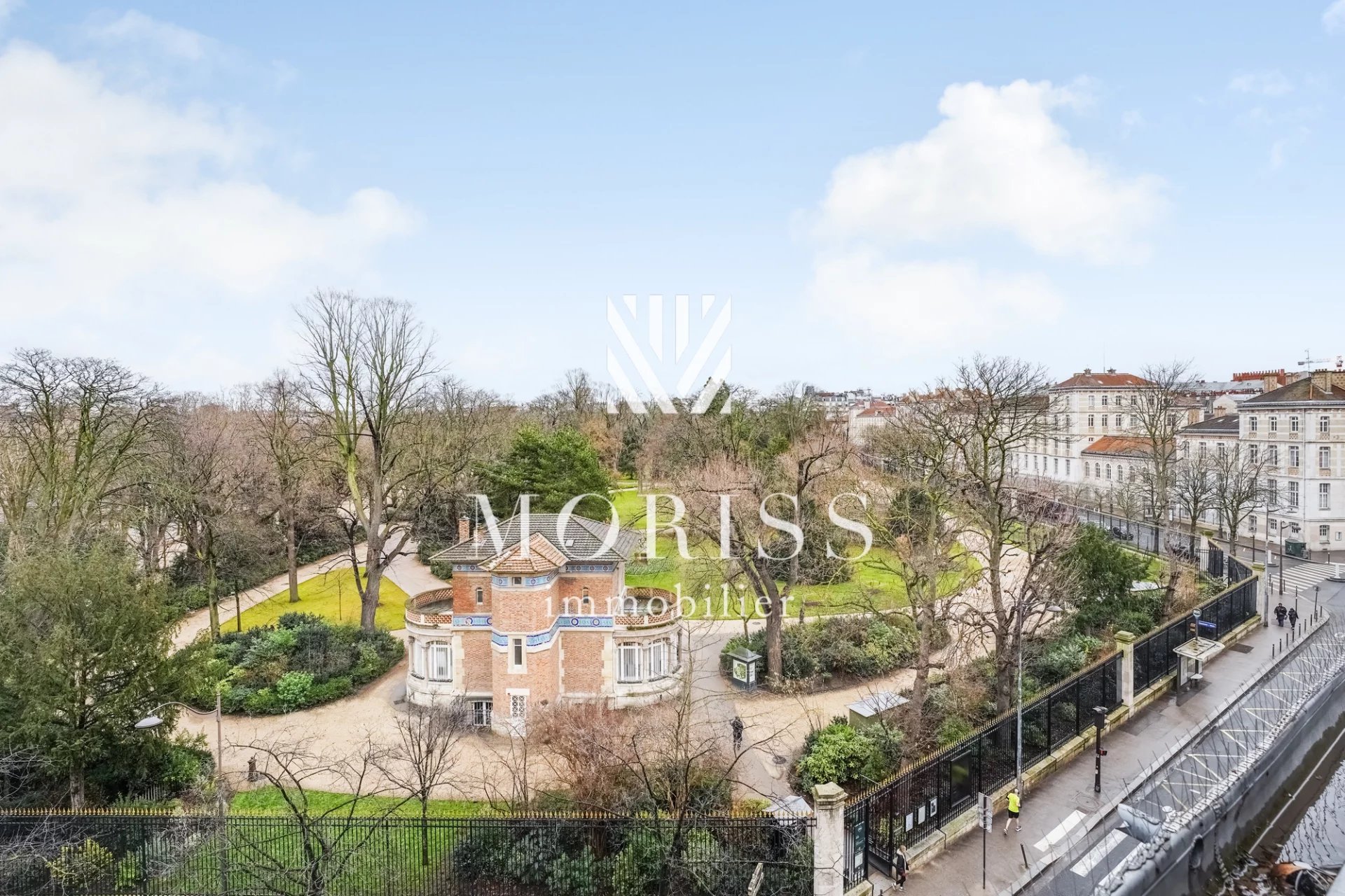 Paris 6 - Dernier étage Appartement type studio de 27 m2 au sol - Image 1