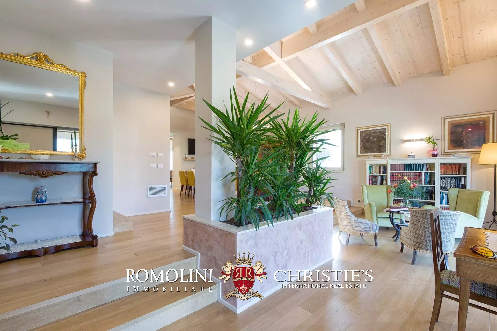 7 Bedroom Villa/Townhouse's Image 41