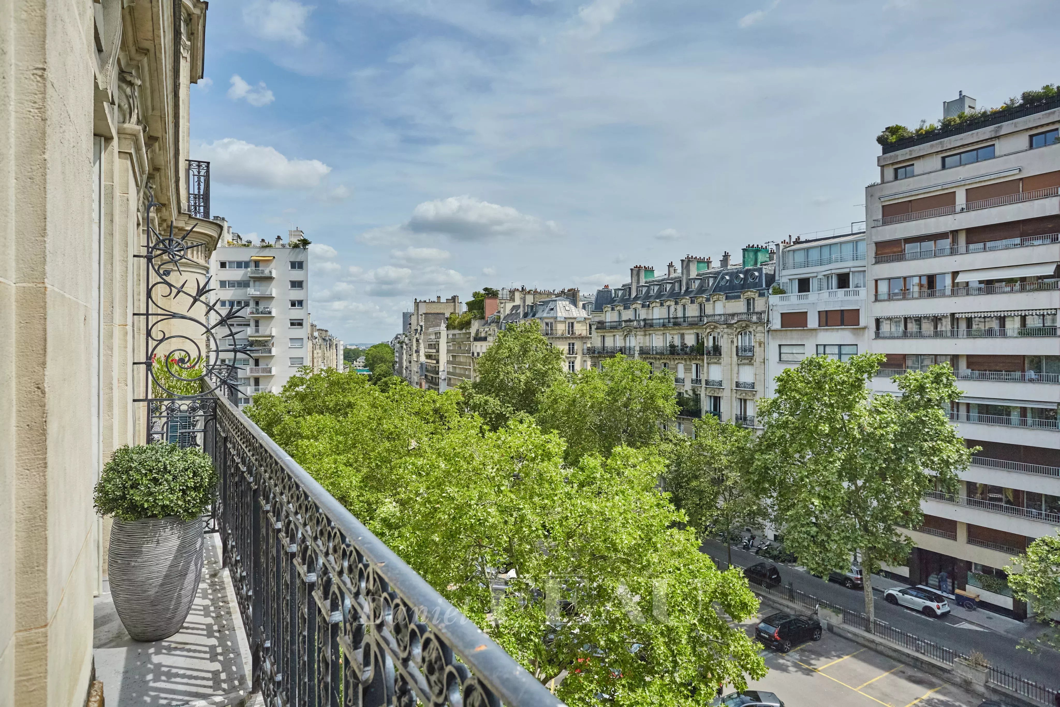 Sale Apartment Paris 16th